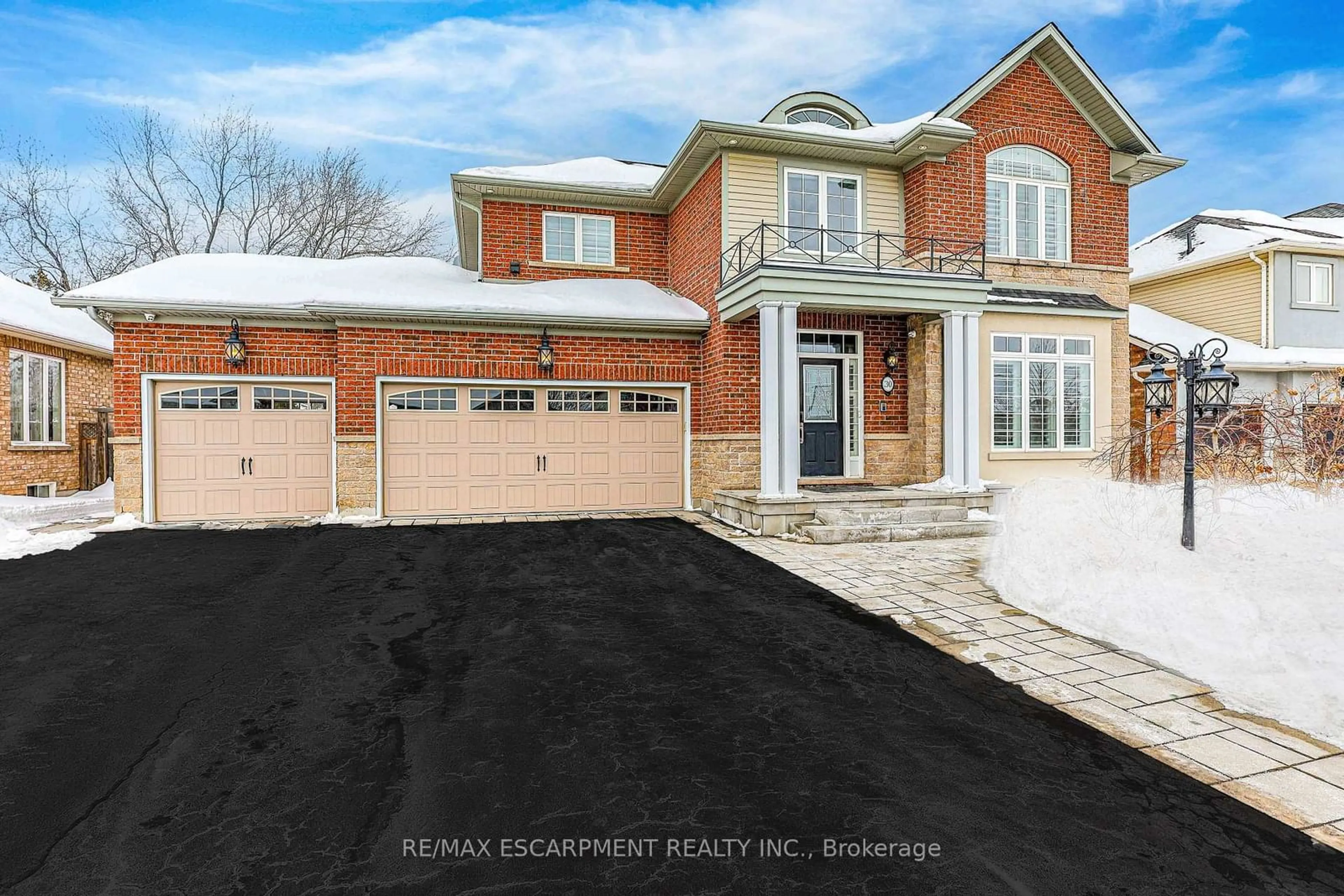 Home with brick exterior material, street for 30 Sidare Crt, Grimsby Ontario L3M 4E8