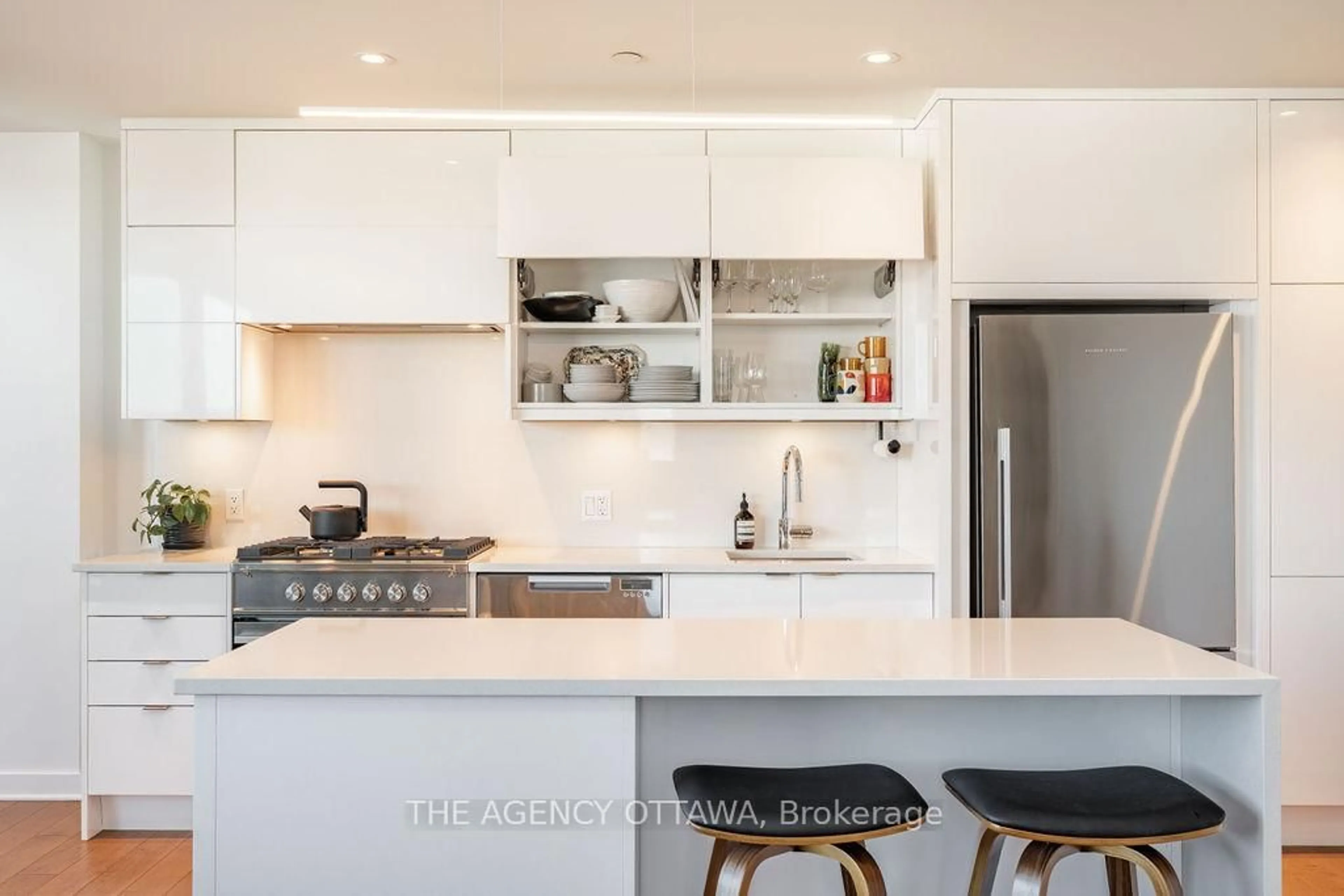 Contemporary kitchen, ceramic/tile floor for 135 Barrette St #506, Vanier and Kingsview Park Ontario K1L 7Z9