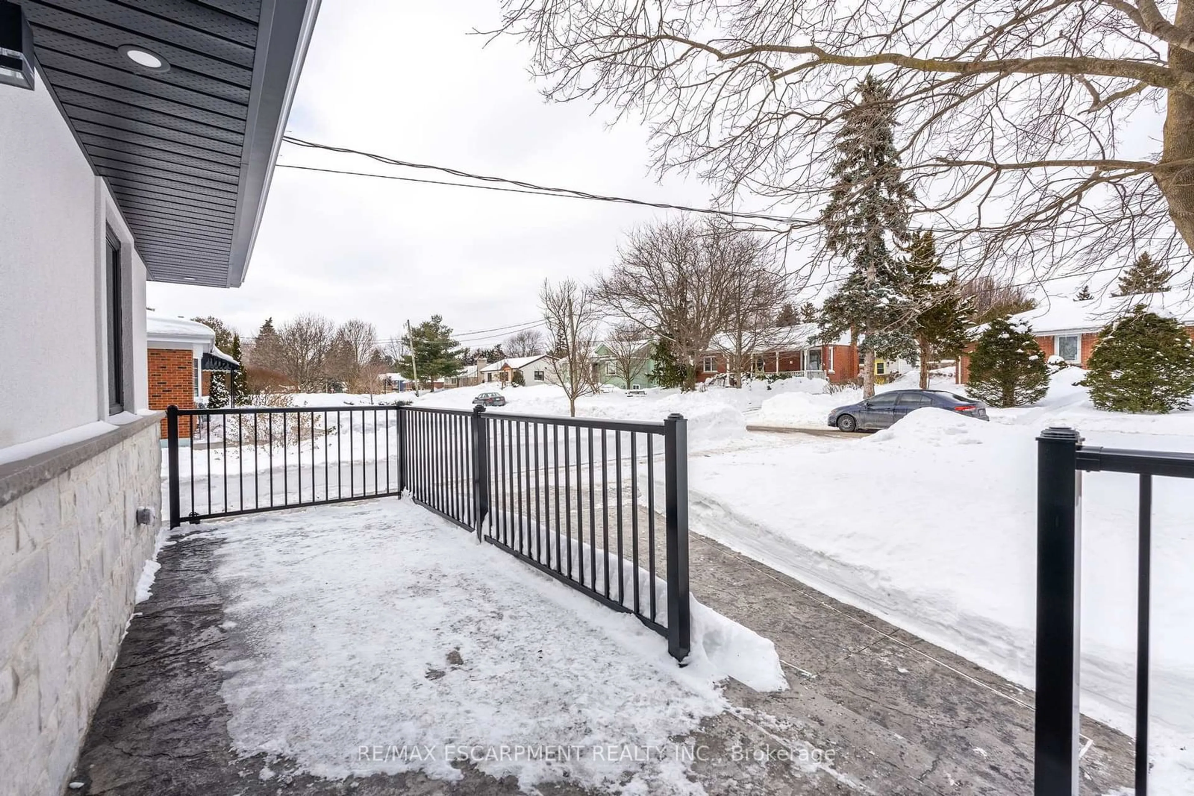 Patio, street for 11 James St, Hamilton Ontario L0R 2H0