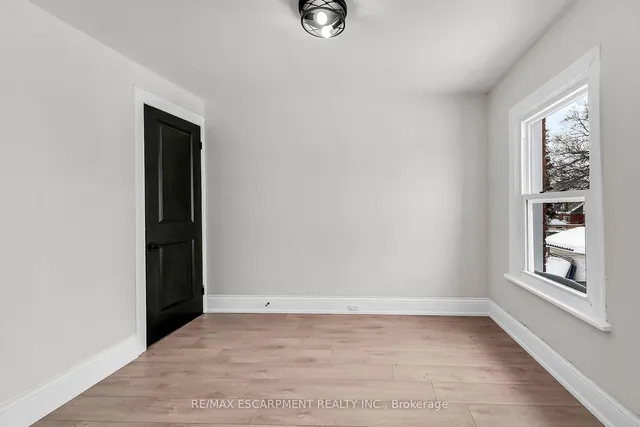 Additional property image - 117 Rosslyn Ave