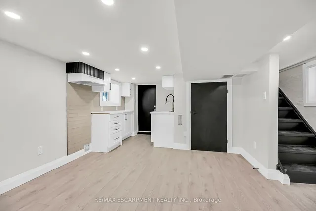 Additional property image - 117 Rosslyn Ave
