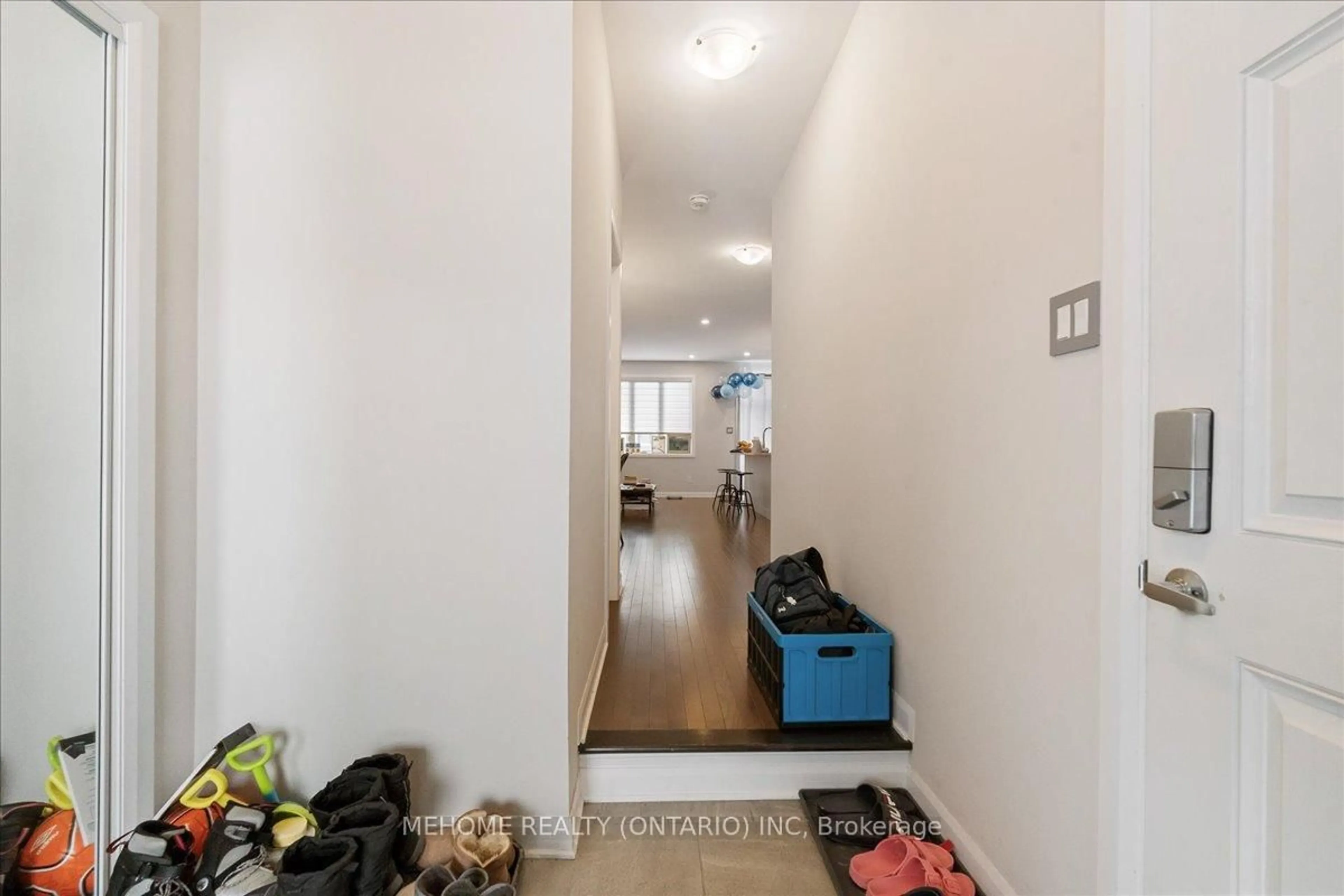 Indoor entryway for 300 Basalt Lane, Kanata Ontario K2T 0K7