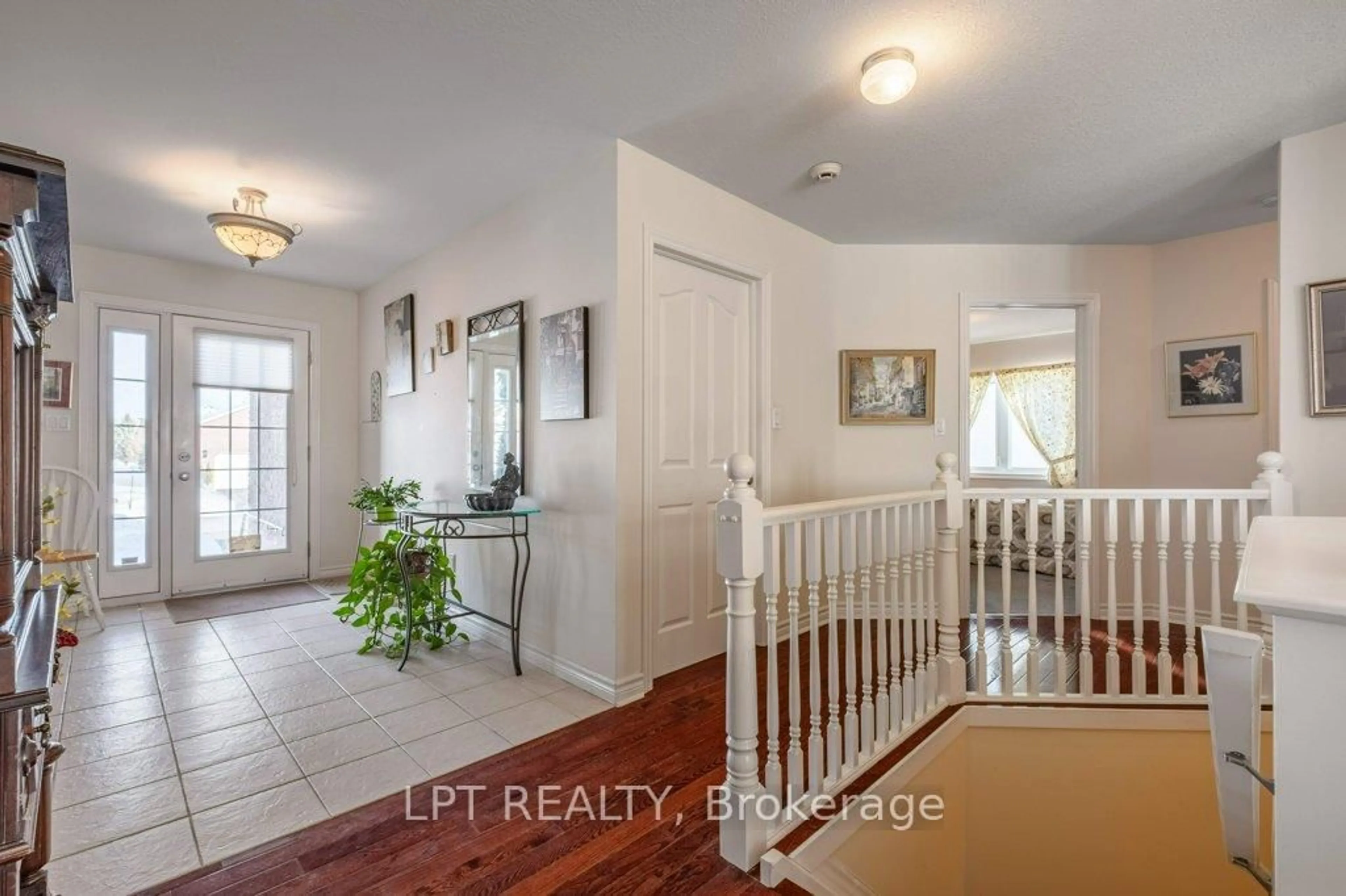 Indoor entryway for 26 Aletha Dr, Prince Edward County Ontario K0K 3L0