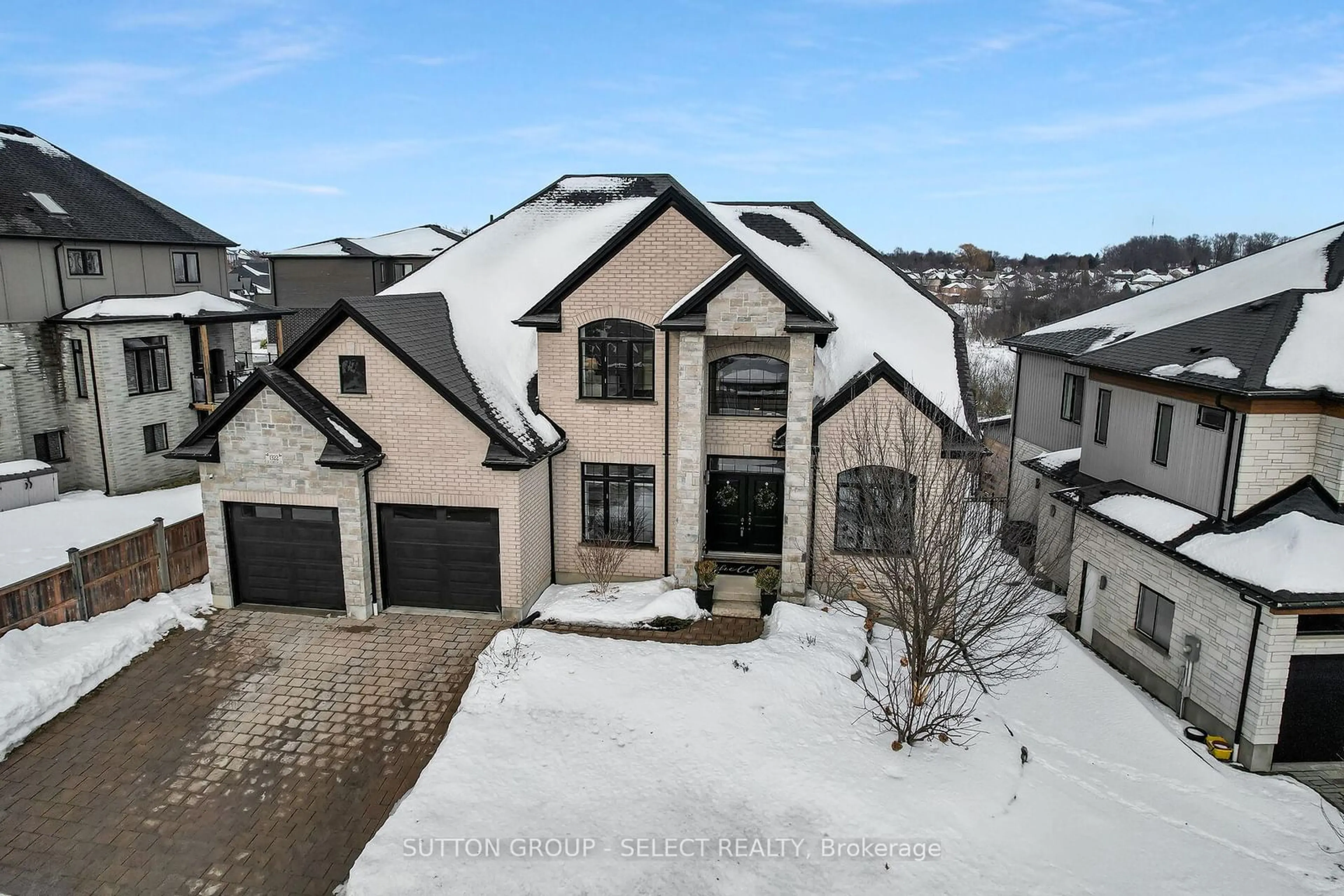 A pic from outside/outdoor area/front of a property/back of a property/a pic from drone, mountain view for 1322 Cranbrook Rd, London Ontario N6K 0B1