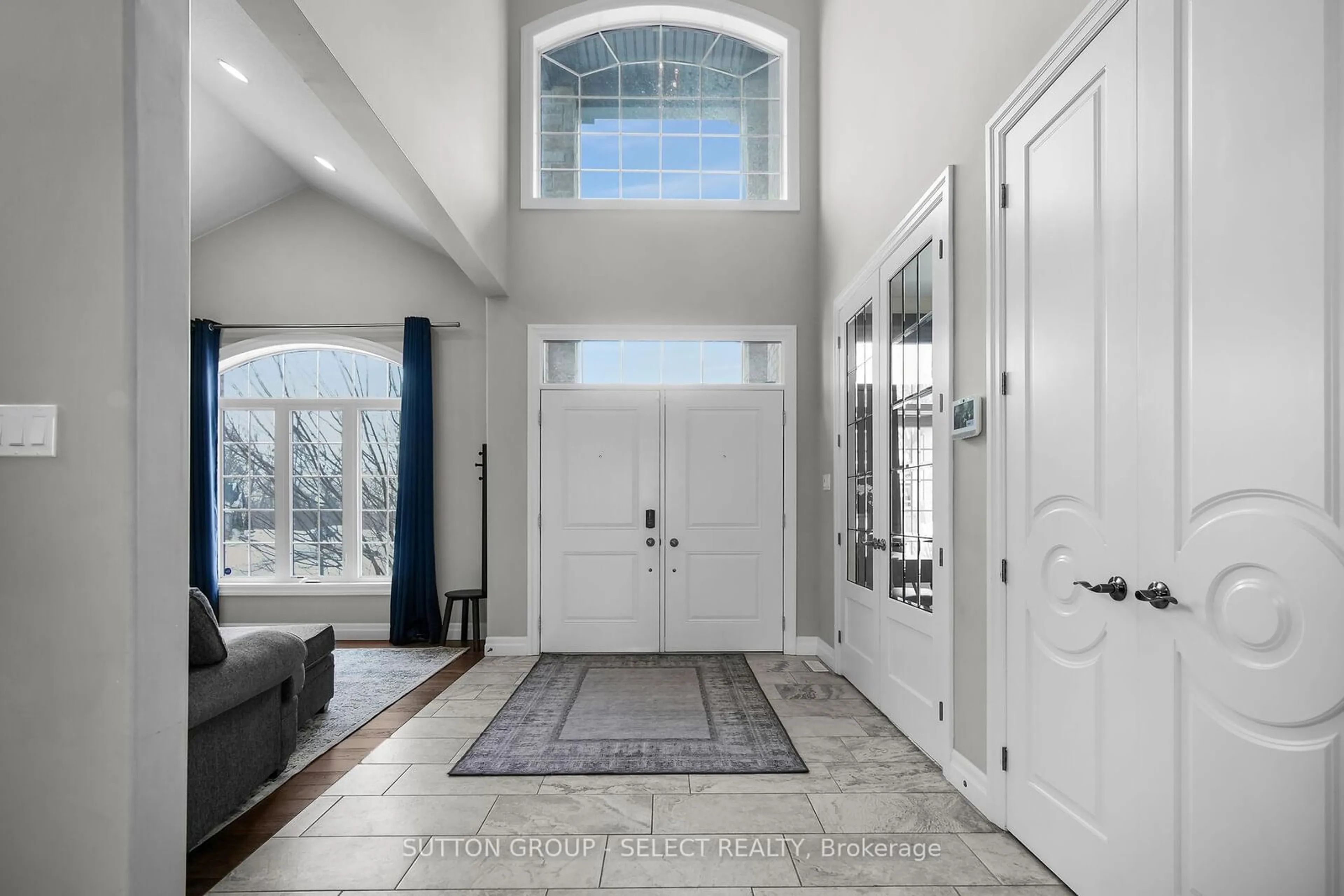 Indoor entryway for 1322 Cranbrook Rd, London Ontario N6K 0B1