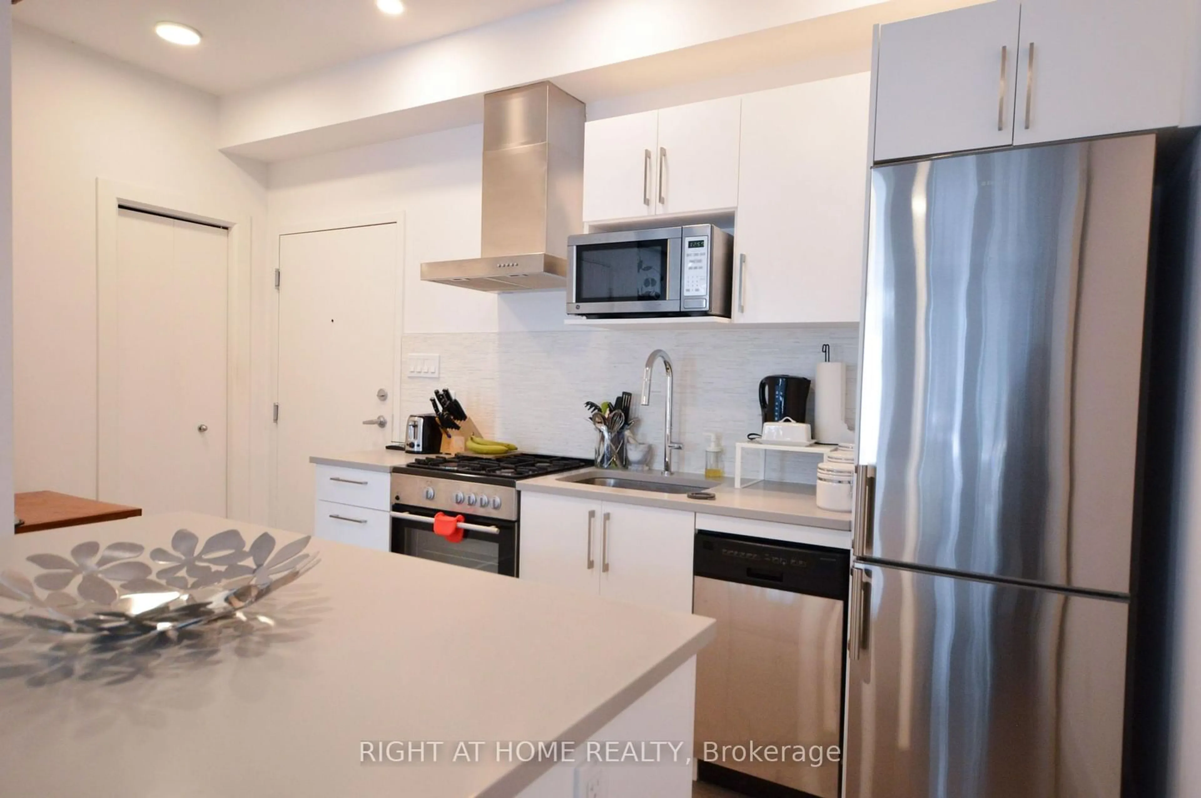 Standard kitchen, unknown for 150 Greenfield Ave #203, Glebe - Ottawa East and Area Ontario K1S 5W6