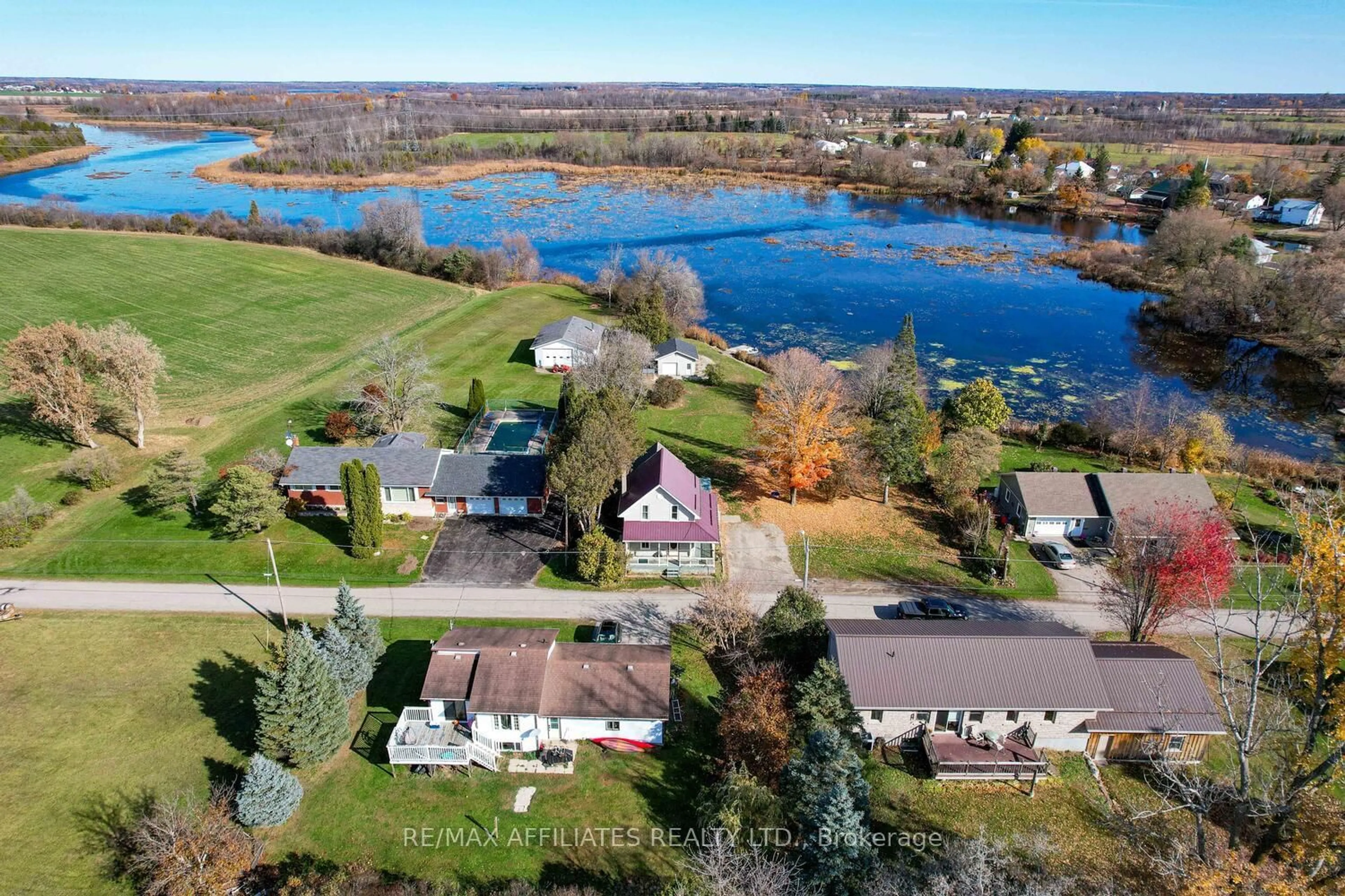 A pic from outside/outdoor area/front of a property/back of a property/a pic from drone, water/lake/river/ocean view for 29 JOSEPH St, Merrickville-Wolford Ontario K0G 1G0