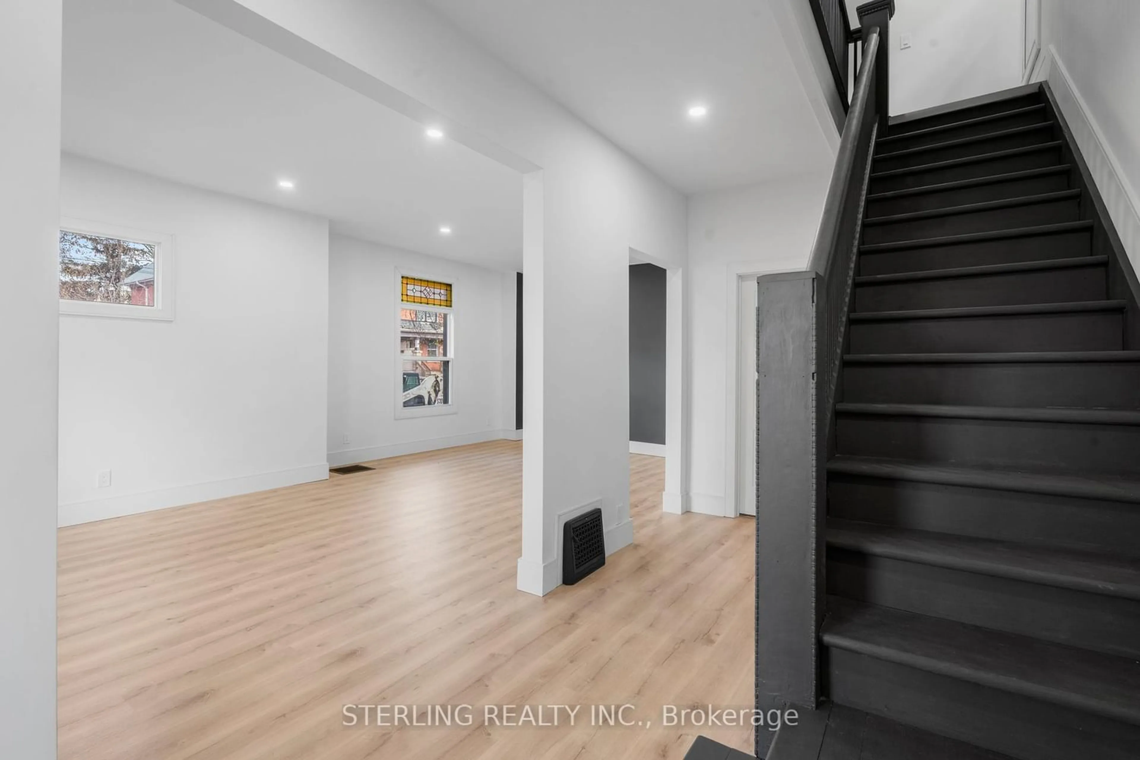 Indoor entryway for 200 Stewart St, Peterborough Ontario K9J 3M5