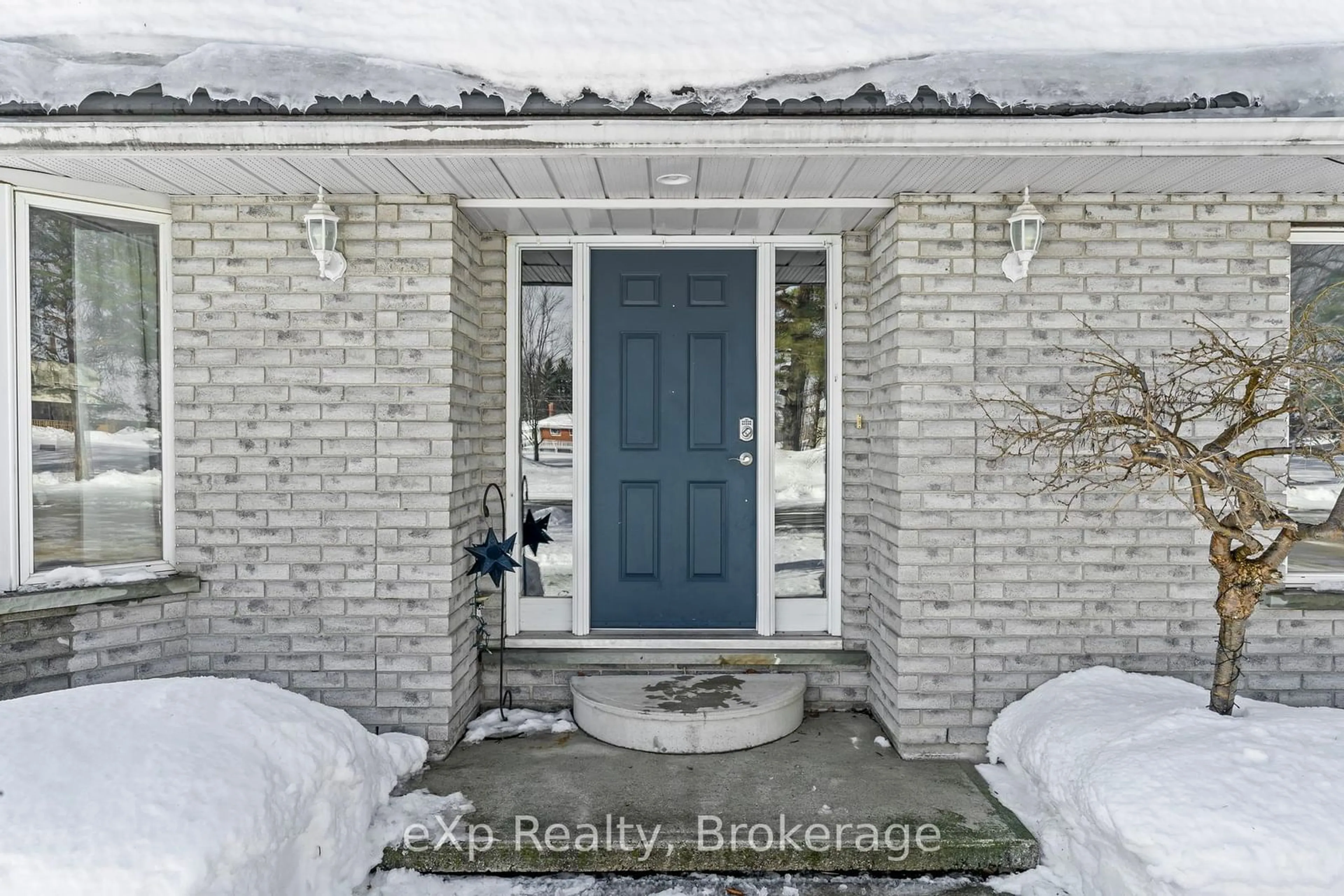 Indoor entryway for 953 Greenock-Brant Line, Brockton Ontario N0G 1J0