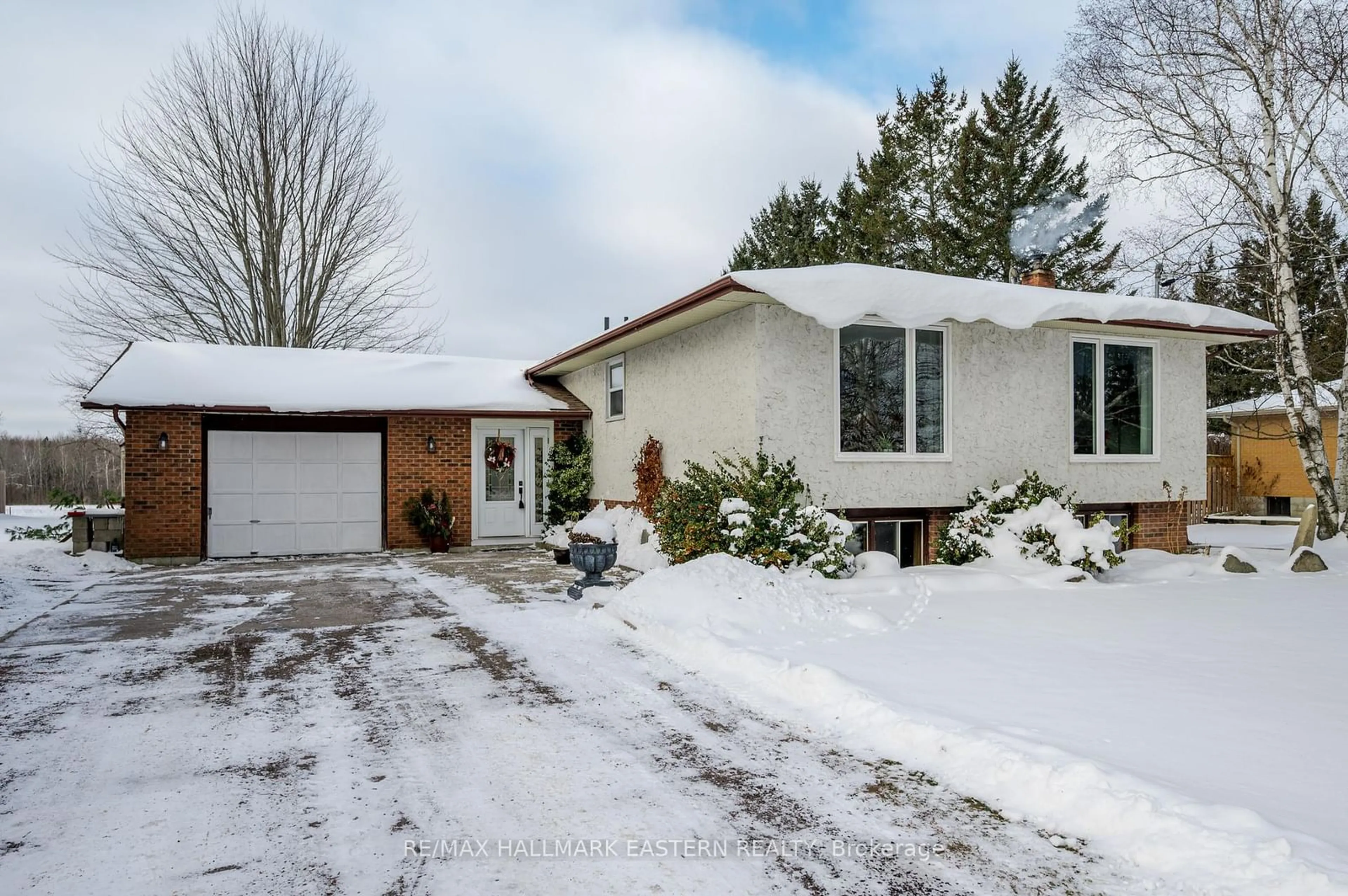 A pic from outside/outdoor area/front of a property/back of a property/a pic from drone, street for 660 Pope Dr, Smith-Ennismore-Lakefield Ontario K0L 1T0