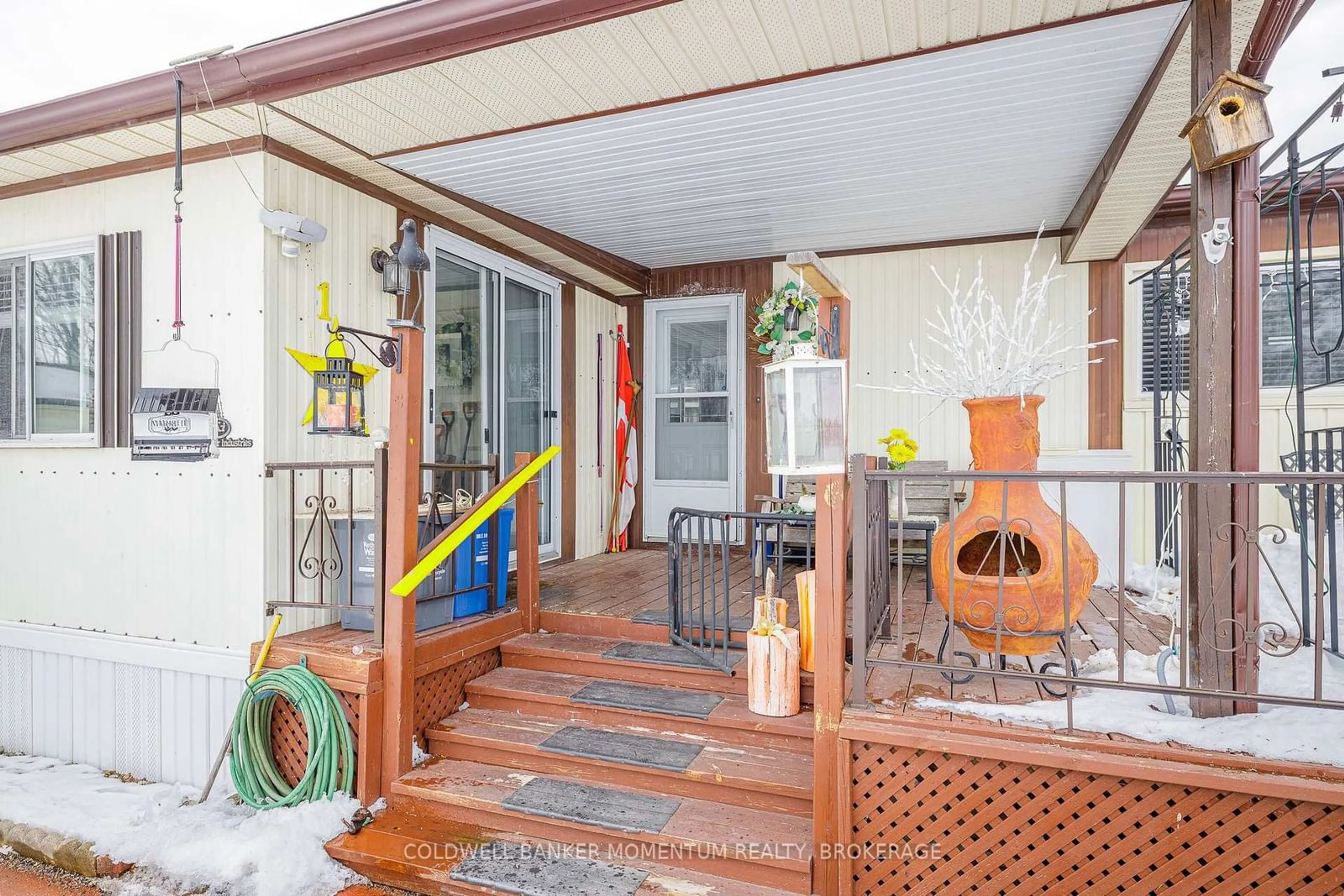 Patio, street for 3033 Townline Rd #1, Fort Erie Ontario L0R 1S1