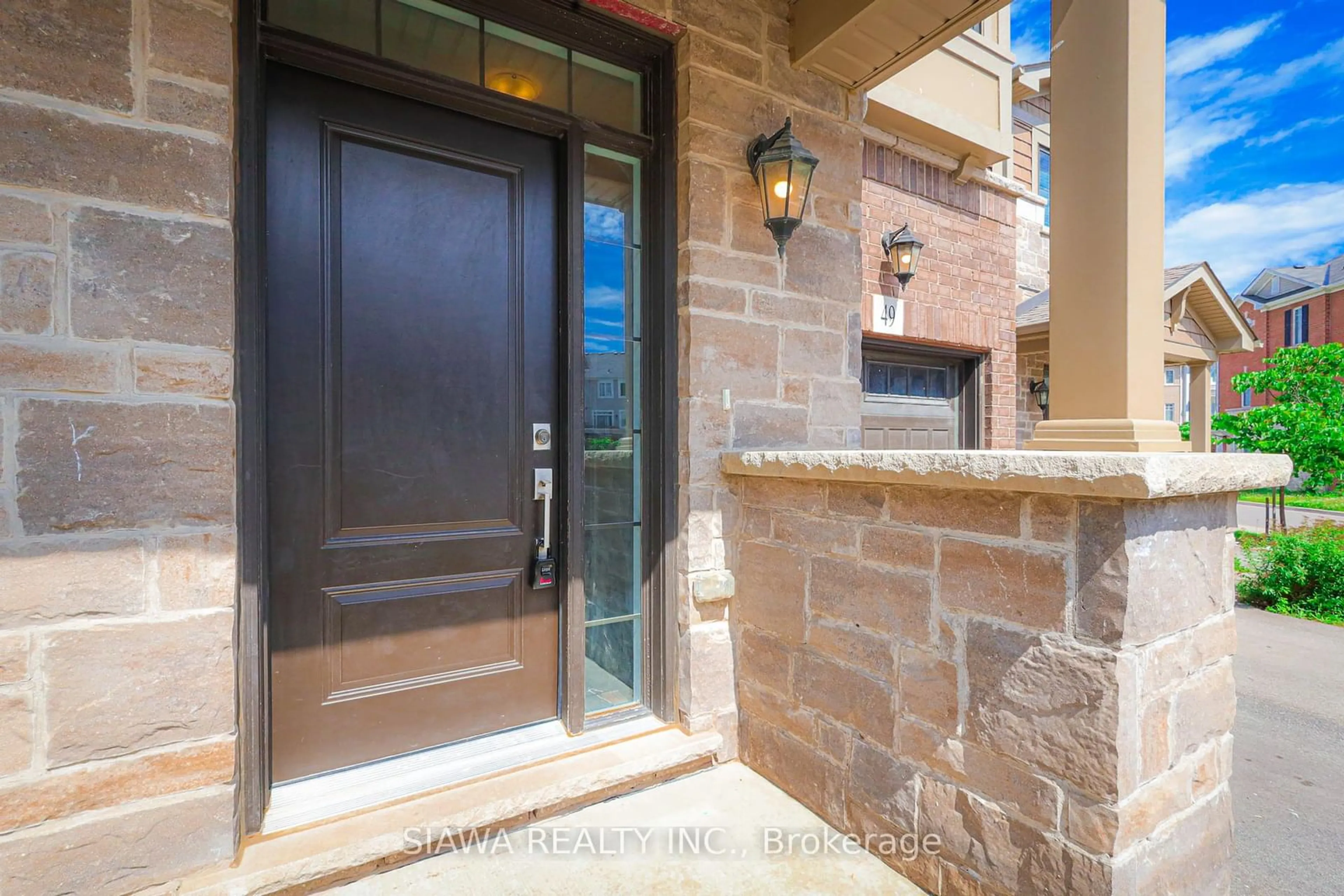 Indoor entryway for 49 Hibiscus Lane, Hamilton Ontario L8K 5J3