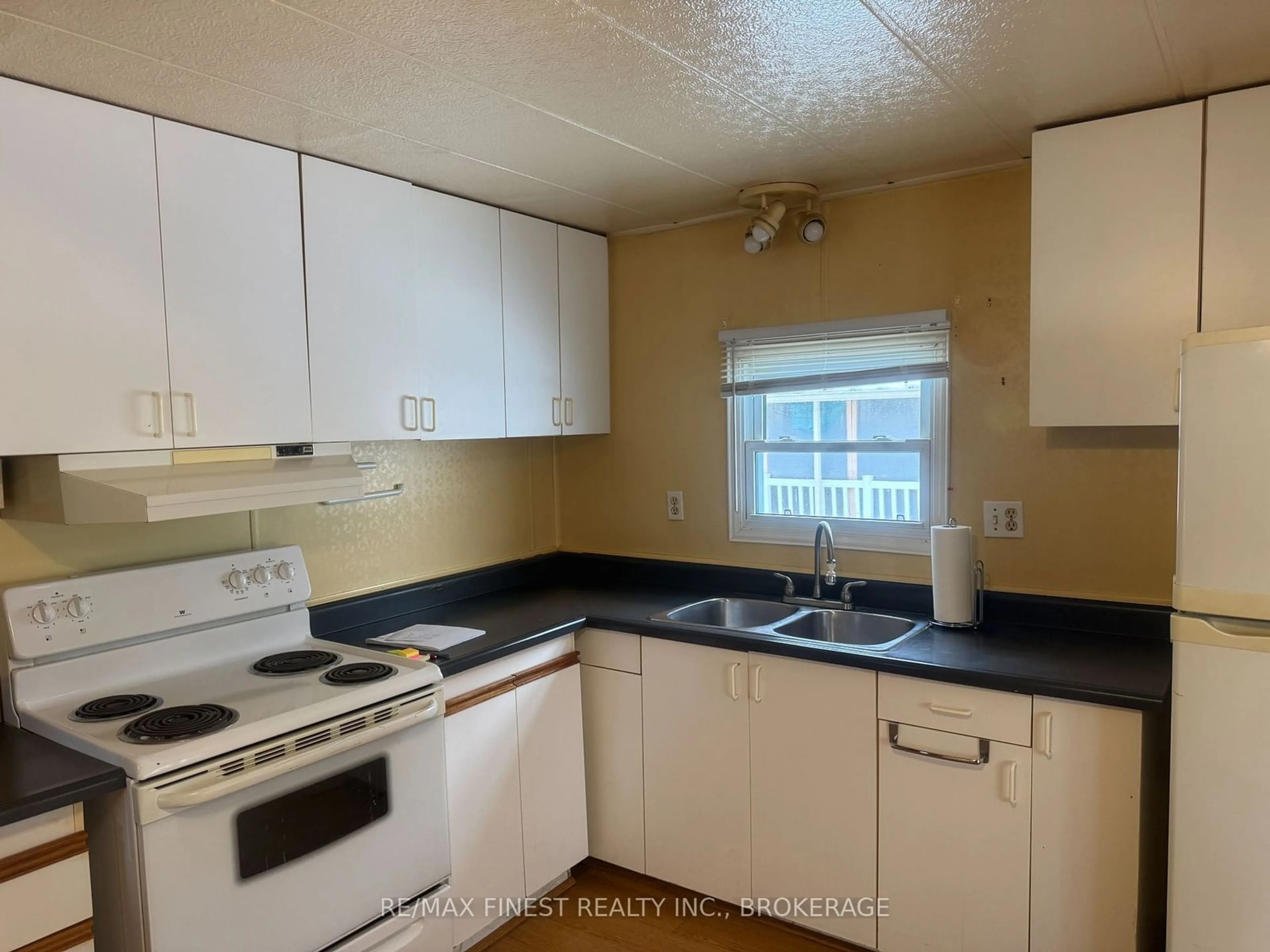 Standard kitchen, unknown for 14 Wentworth Dr, Kingston Ontario K7K 5C9