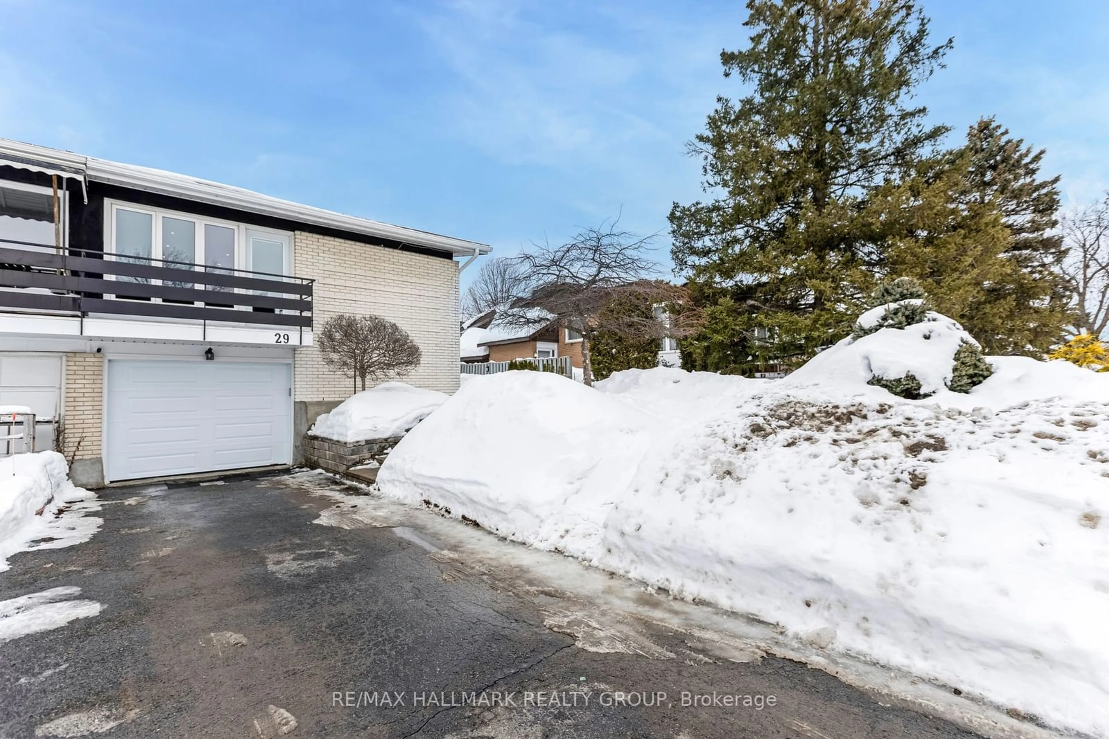 A pic from outside/outdoor area/front of a property/back of a property/a pic from drone, street for 29 Mulvagh Ave, Cityview - Parkwoods Hills - Rideau Shore Ontario K2E 6M8