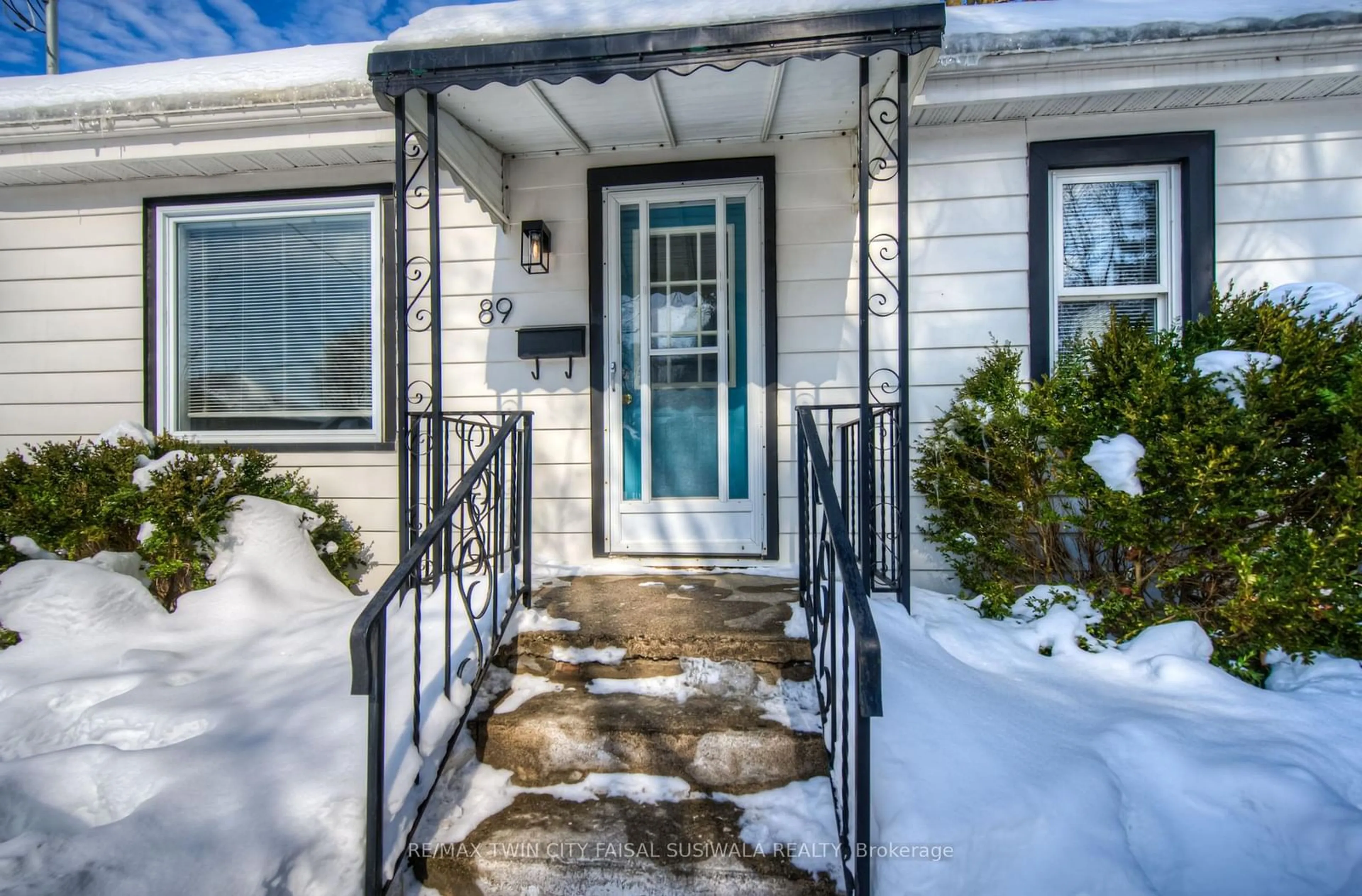 Indoor entryway for 89 Valley Dr, Cambridge Ontario N3C 1X7