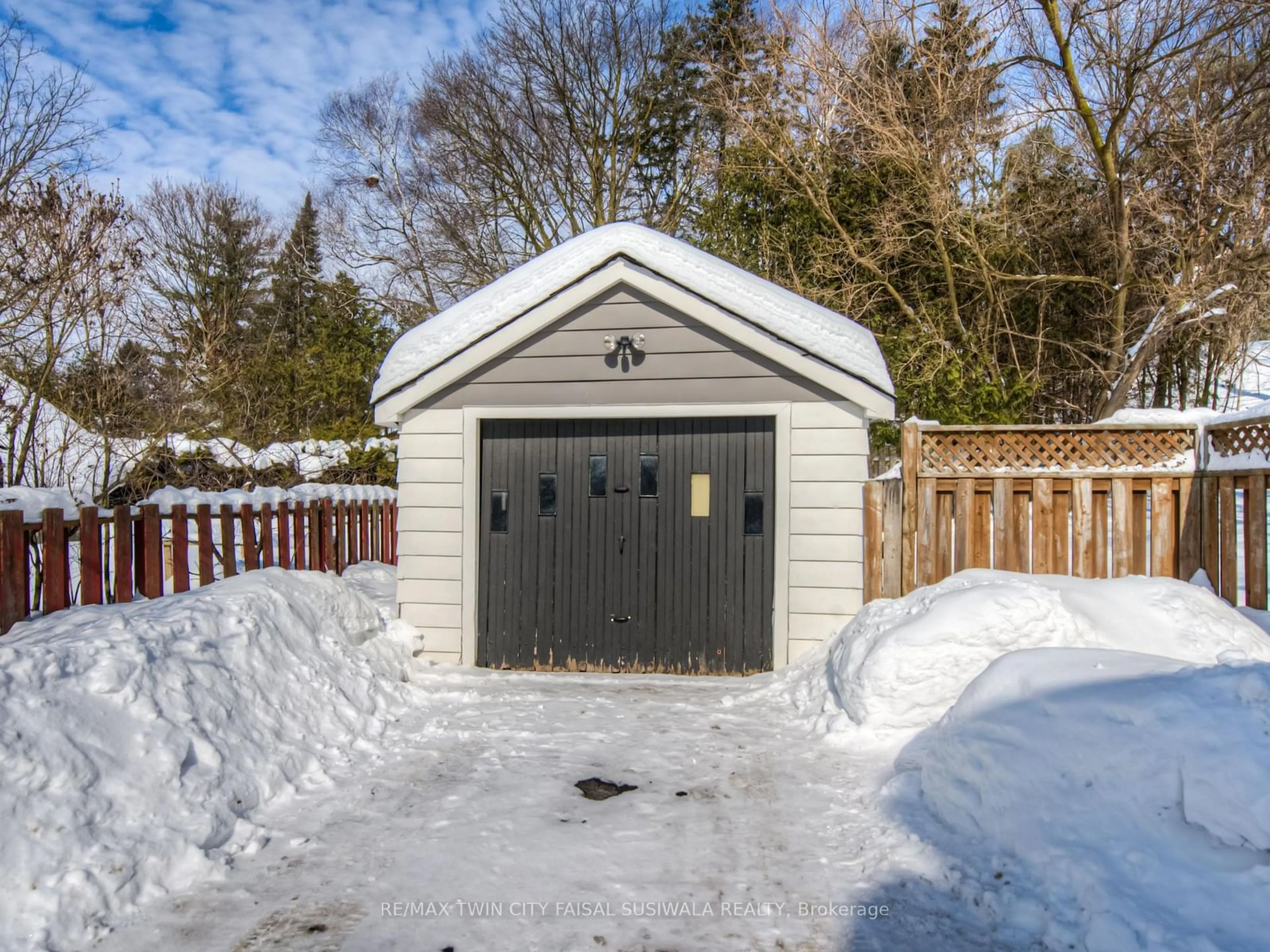 Shed for 89 Valley Dr, Cambridge Ontario N3C 1X7