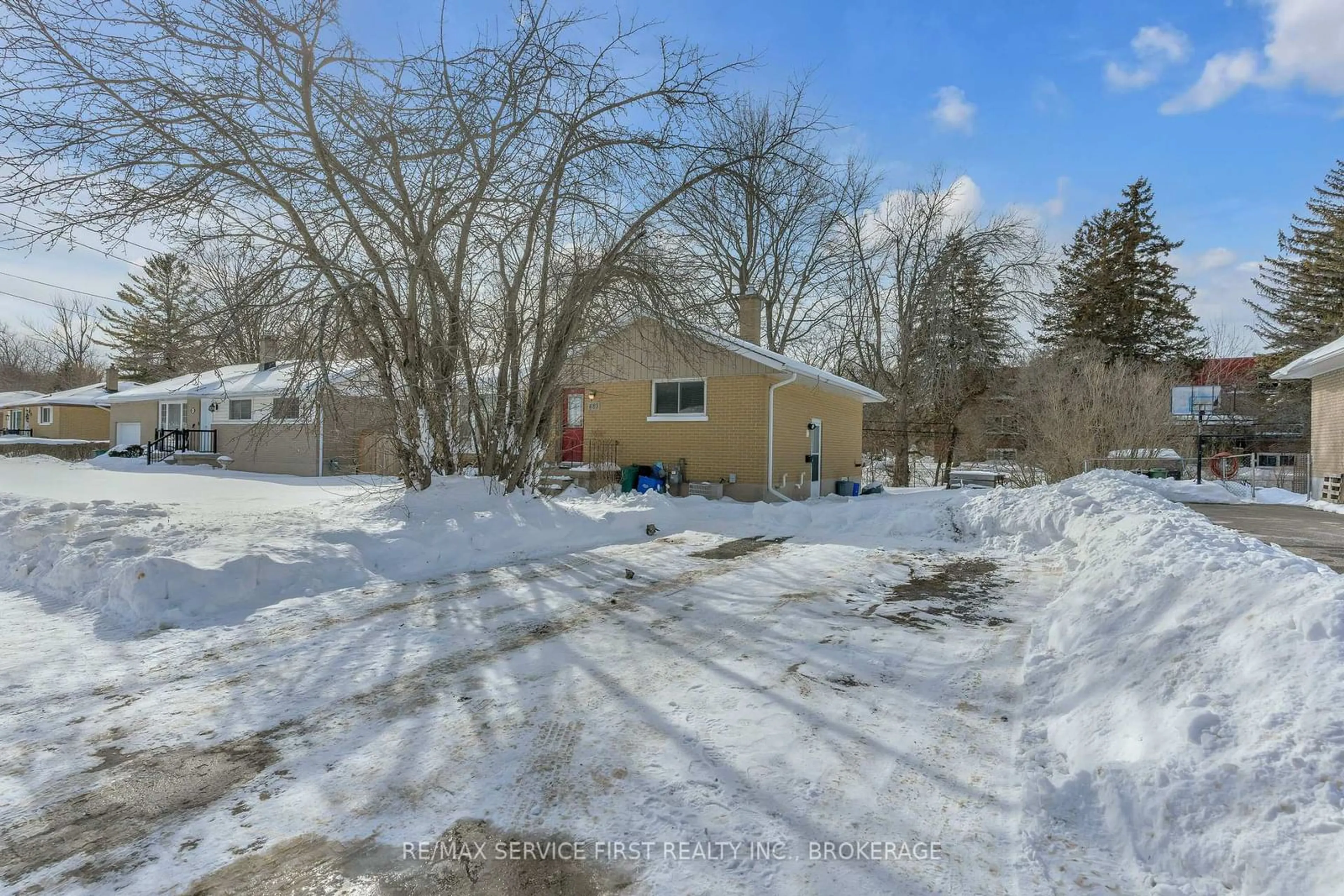 A pic from outside/outdoor area/front of a property/back of a property/a pic from drone, street for 483 Mcewen Dr, Kingston Ontario K7M 3W6