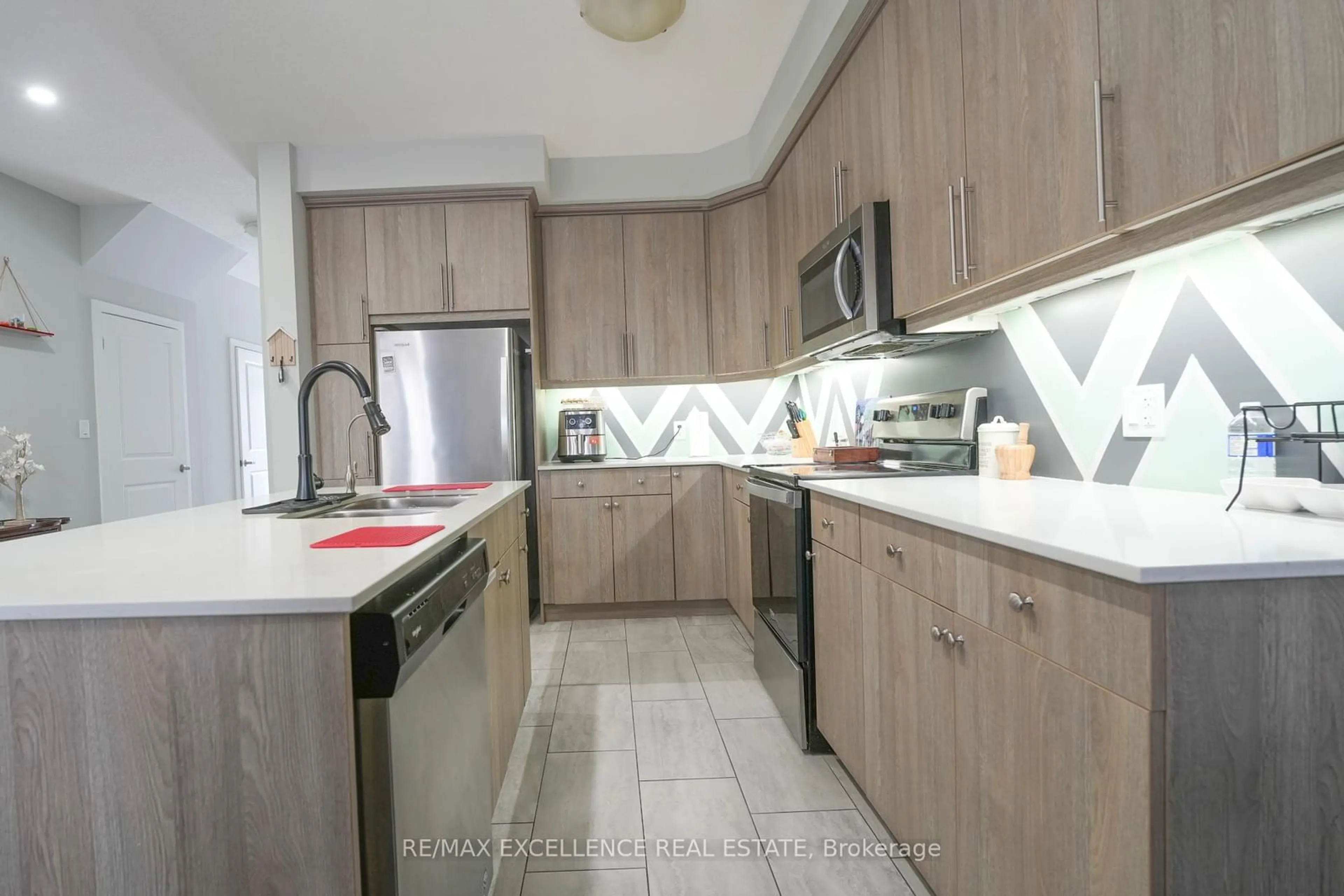 Standard kitchen, ceramic/tile floor for 177 Edgevalley Rd #78, London Ontario N5V 0C5