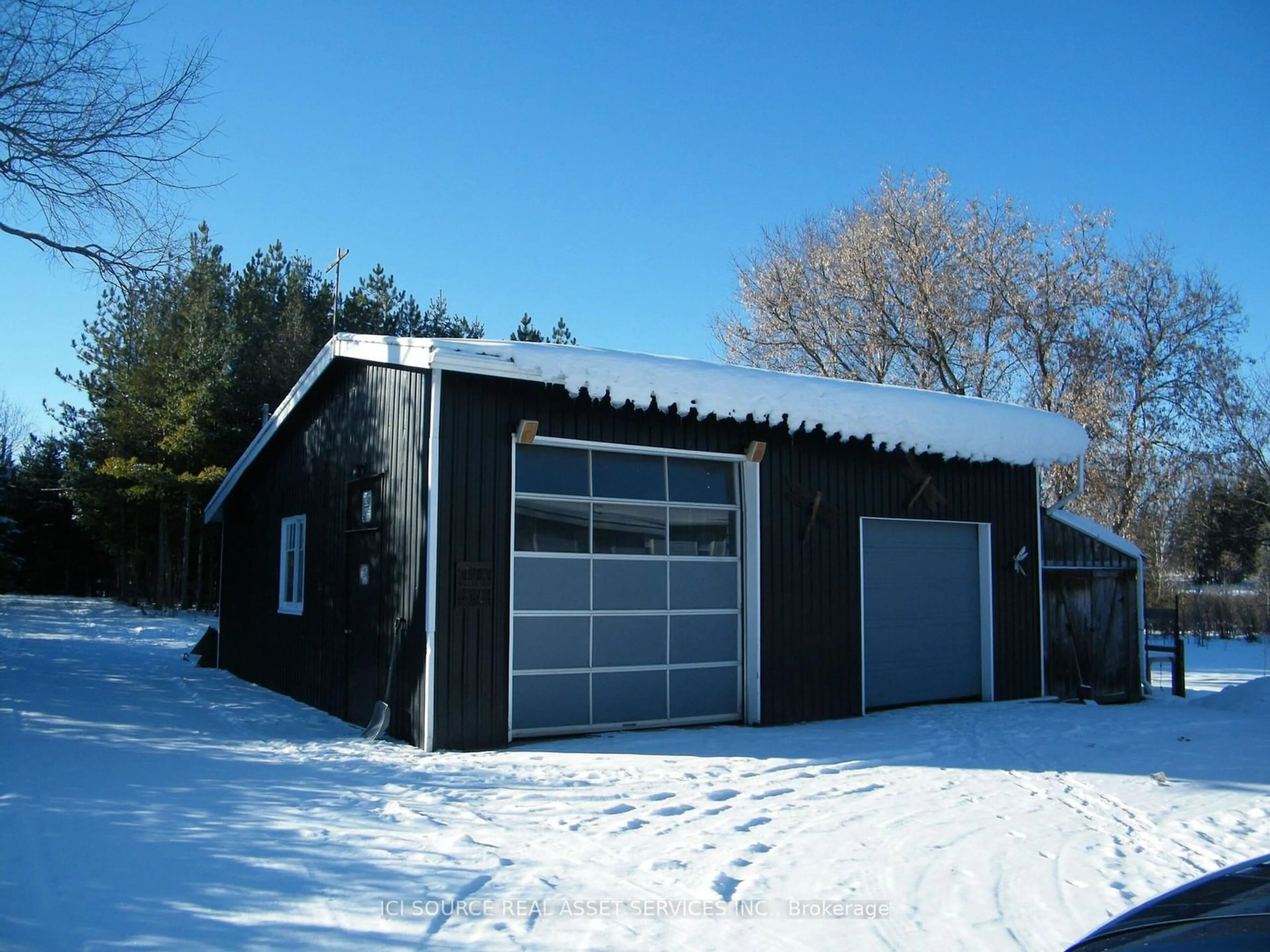 Indoor garage for 135826 9th Line, Grey Highlands Ontario N0C 1H0