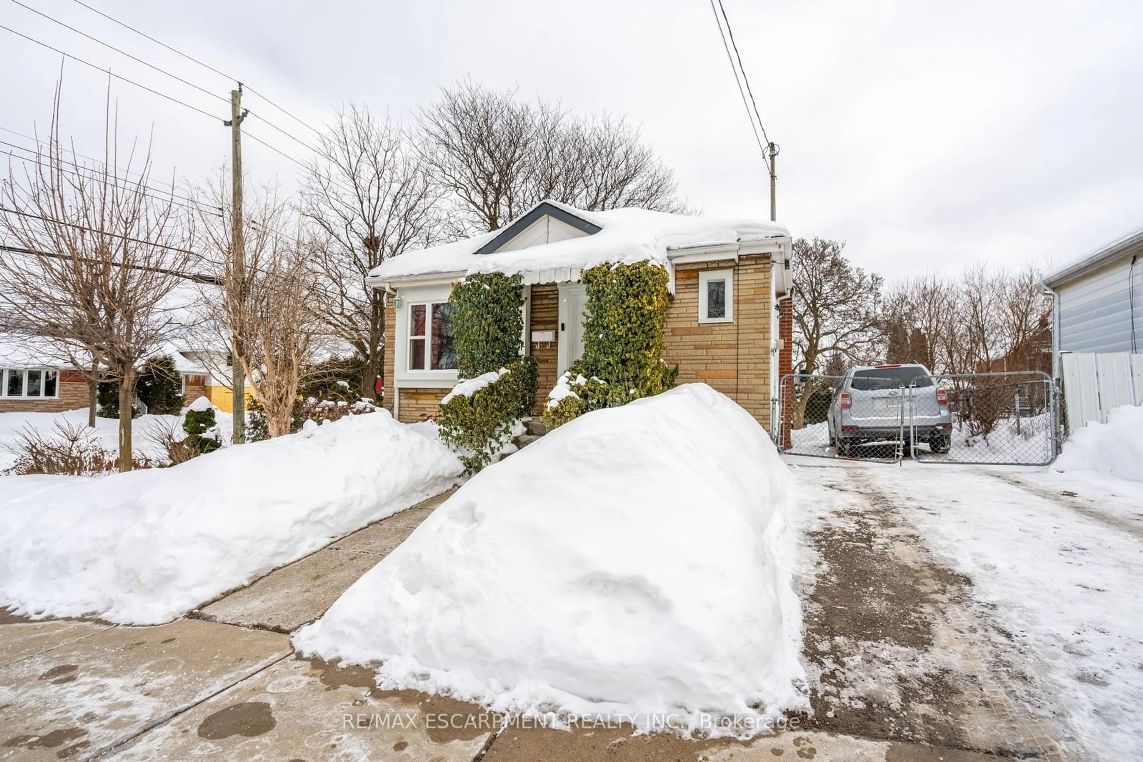 Shed for 119 East 17th St, Hamilton Ontario L9A 4M4