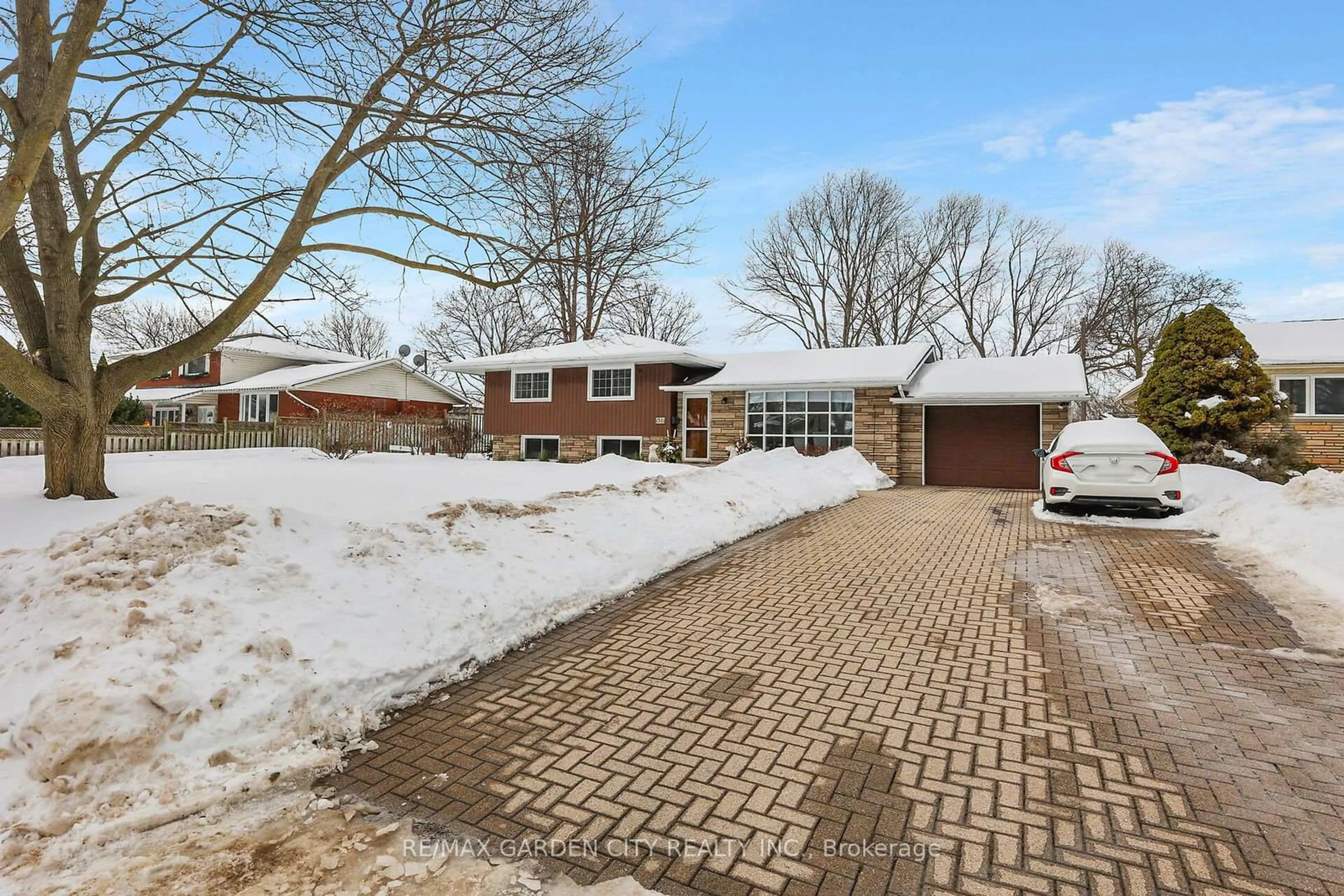 Home with brick exterior material, street for 51 Richelieu Dr, St. Catharines Ontario L2M 2B9