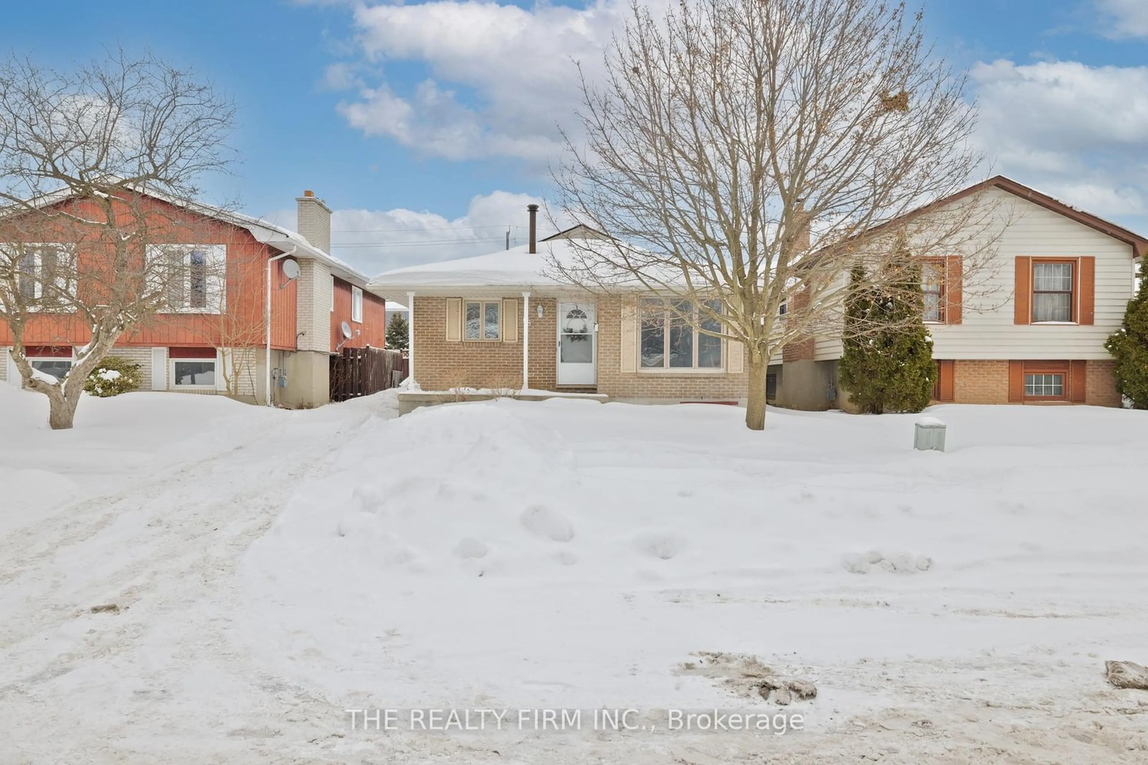 A pic from outside/outdoor area/front of a property/back of a property/a pic from drone, street for 68 Beechmount Cres, London Ontario N6E 2J4