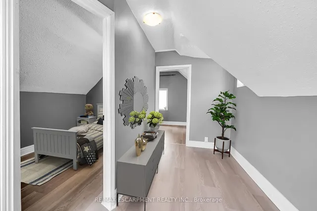 Additional property image - 20 Mayflower Ave