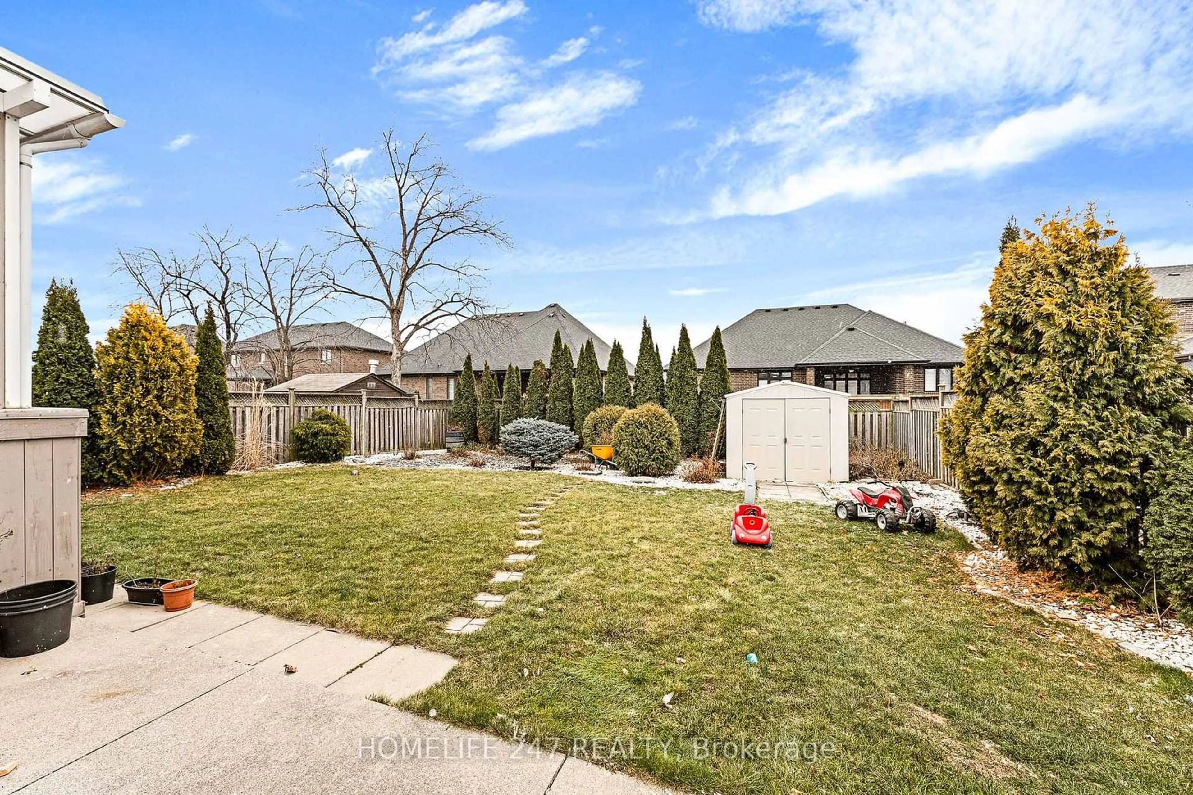 A pic from outside/outdoor area/front of a property/back of a property/a pic from drone, street for 1119 Monarch Meadows Dr, Lakeshore Ontario N8L 0W5