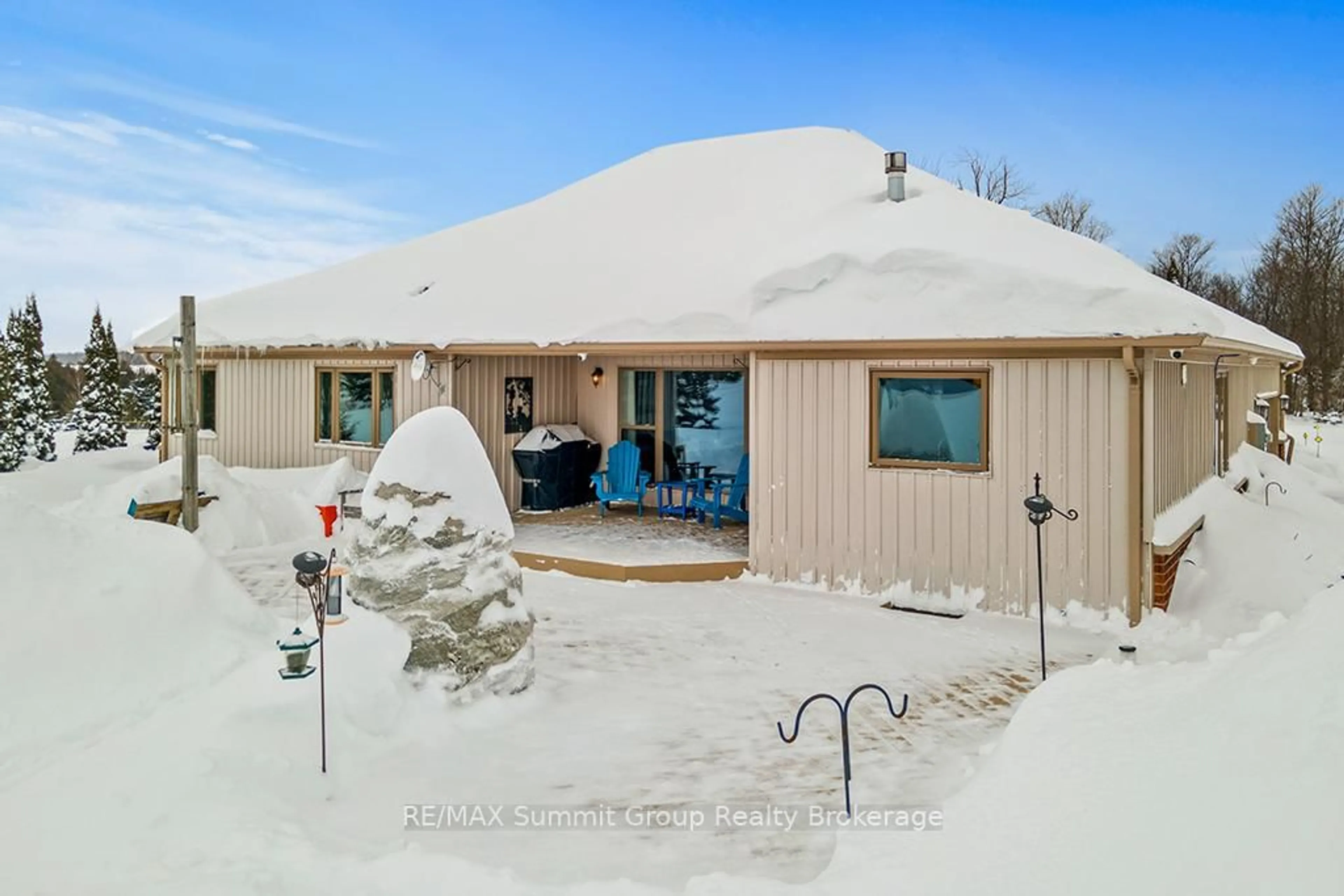 A pic from outside/outdoor area/front of a property/back of a property/a pic from drone, street for 15 Mount Haven Cres, East Luther Grand Valley Ontario L9W 5S6