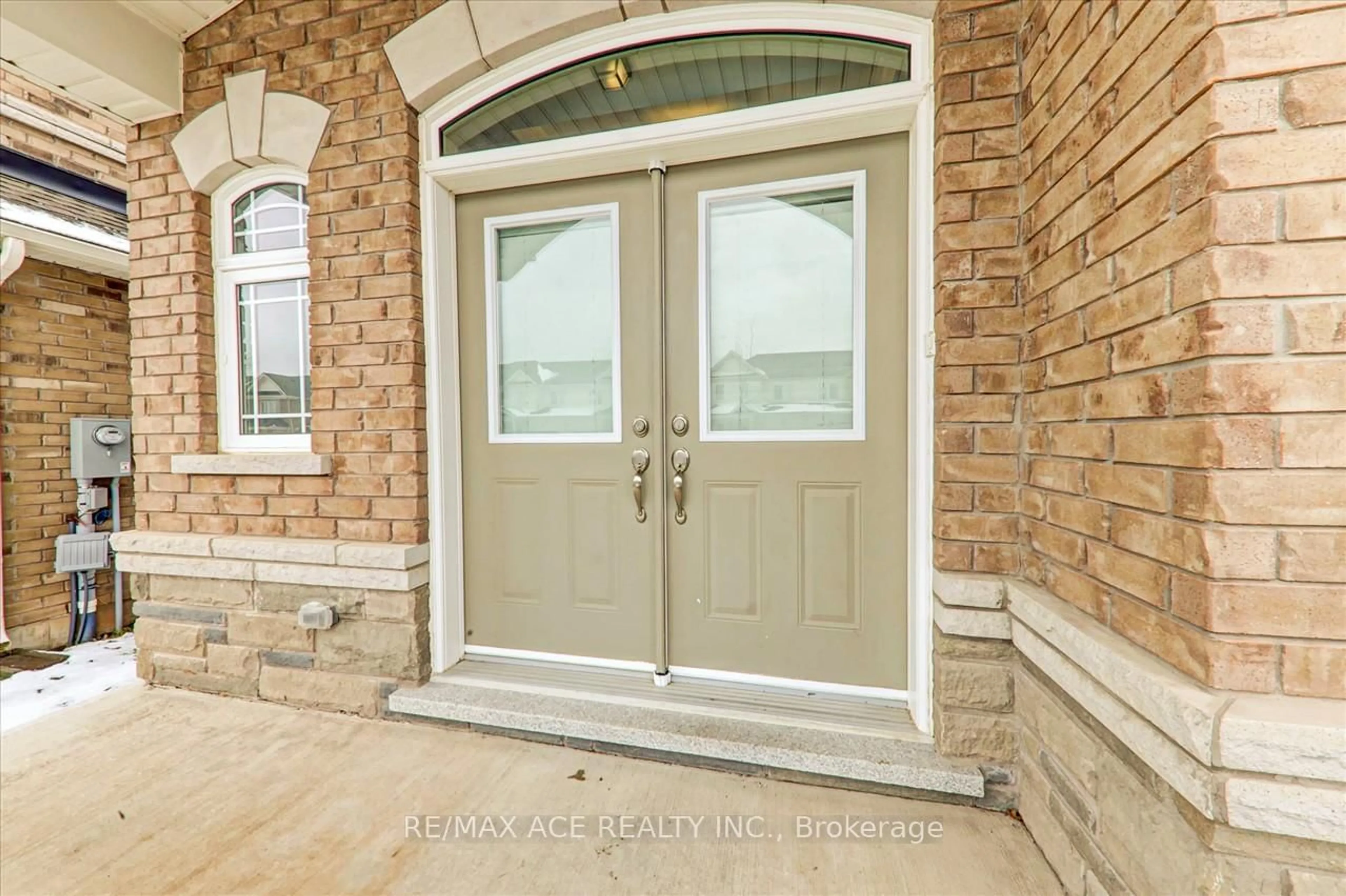 Indoor entryway for 1223 Plato Dr, Fort Erie Ontario L2A 0C7