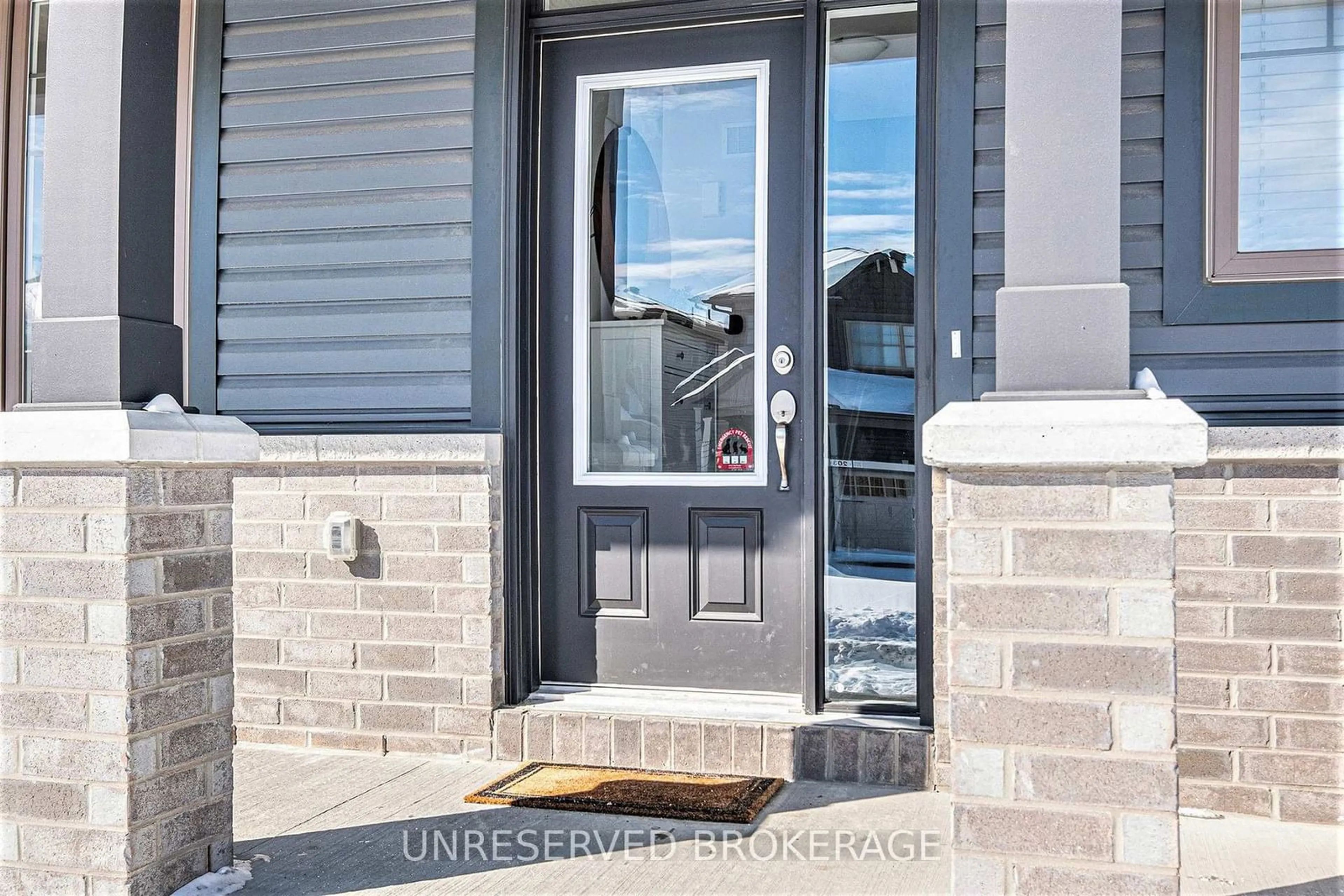 Indoor entryway for 617 Fisher St, North Grenville Ontario K0G 1J0