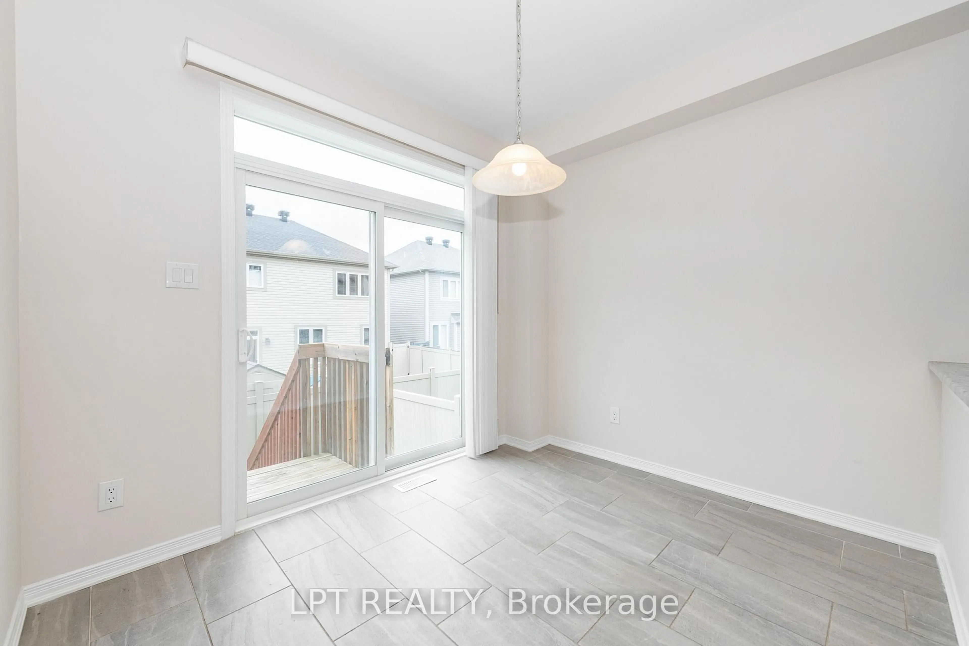 A pic of a room for 618 Silver Spruce Way, Ottawa Ontario K2M 2T6
