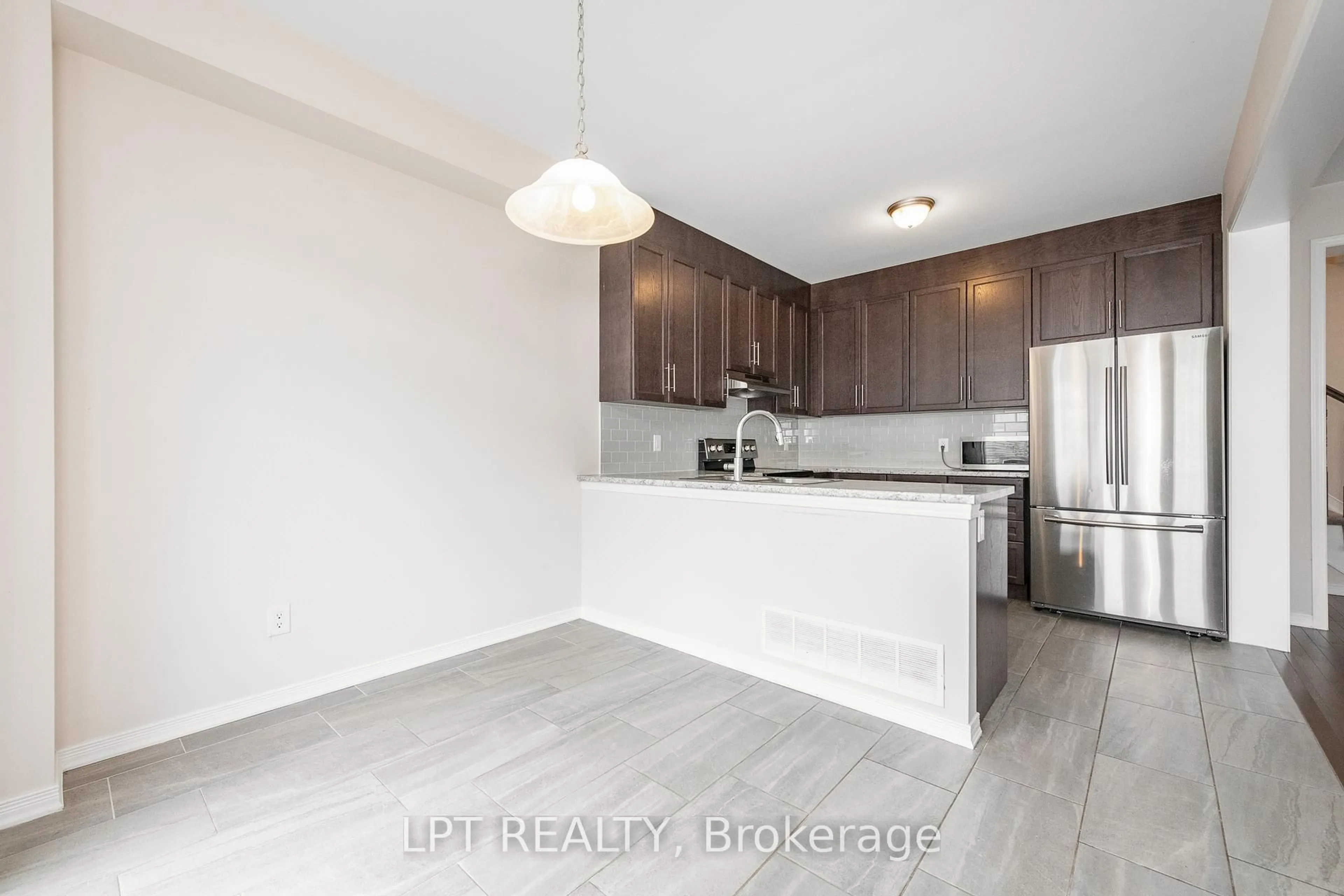 Unknown for 618 Silver Spruce Way, Ottawa Ontario K2M 2T6