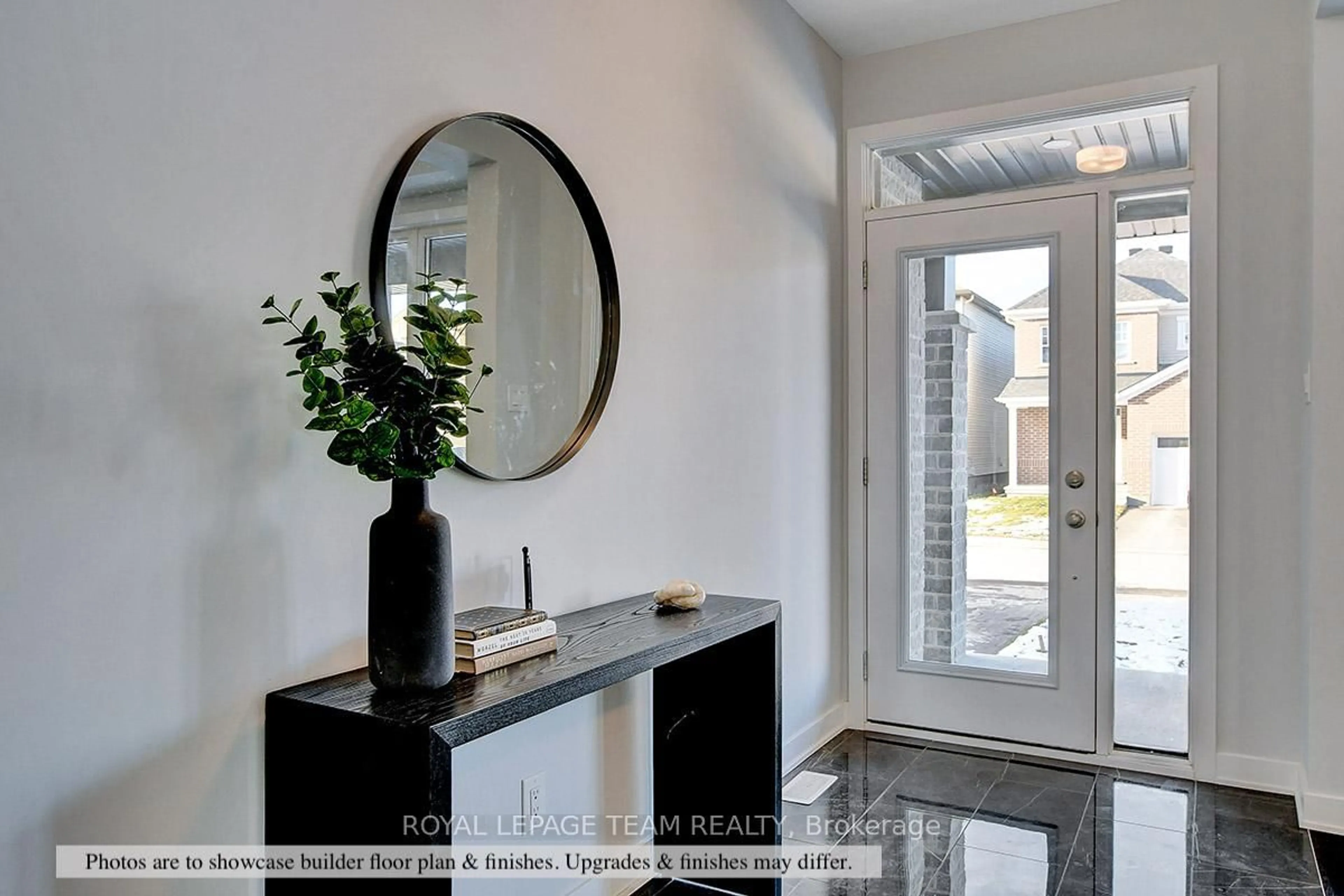 Indoor entryway for 6339 Ottawa St, Stittsville - Munster - Richmond Ontario K0A 2Z0