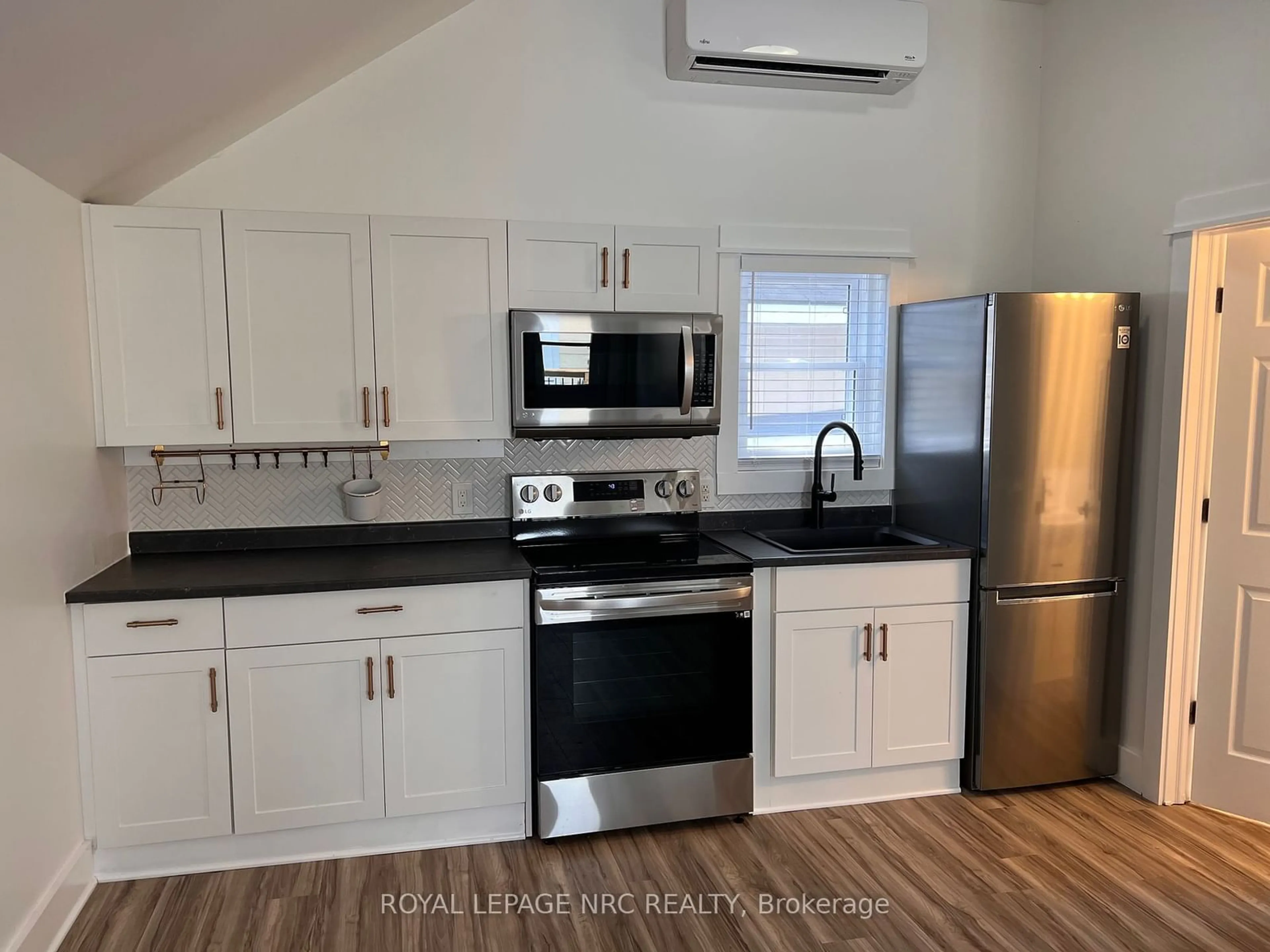 Standard kitchen, unknown for 387 Elmwood Ave, Fort Erie Ontario L0S 1B0