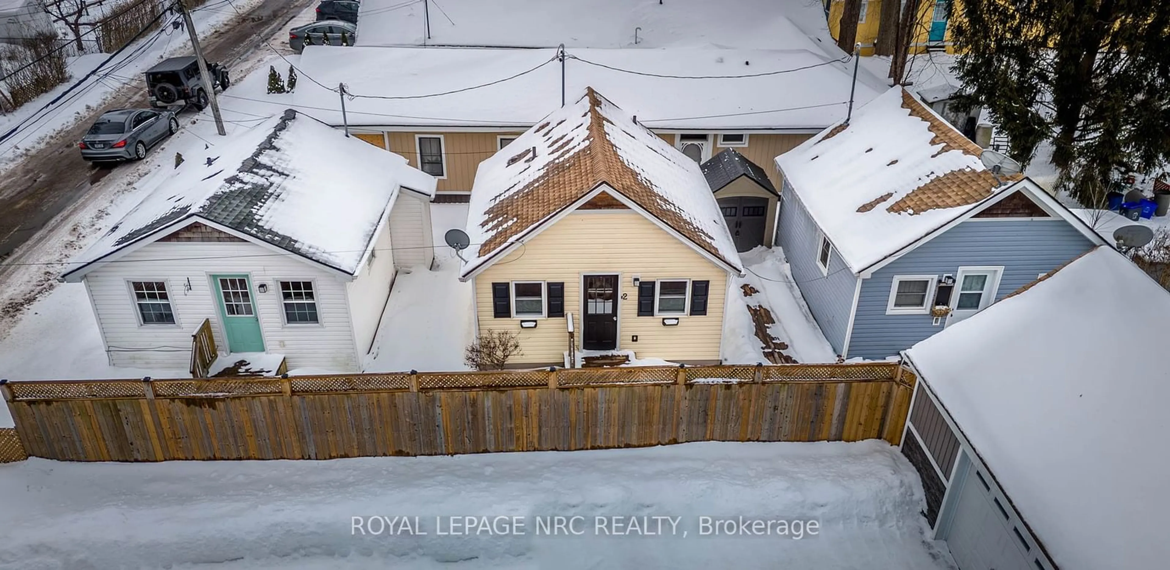 A pic from outside/outdoor area/front of a property/back of a property/a pic from drone, unknown for 387 Elmwood Ave, Fort Erie Ontario L0S 1B0