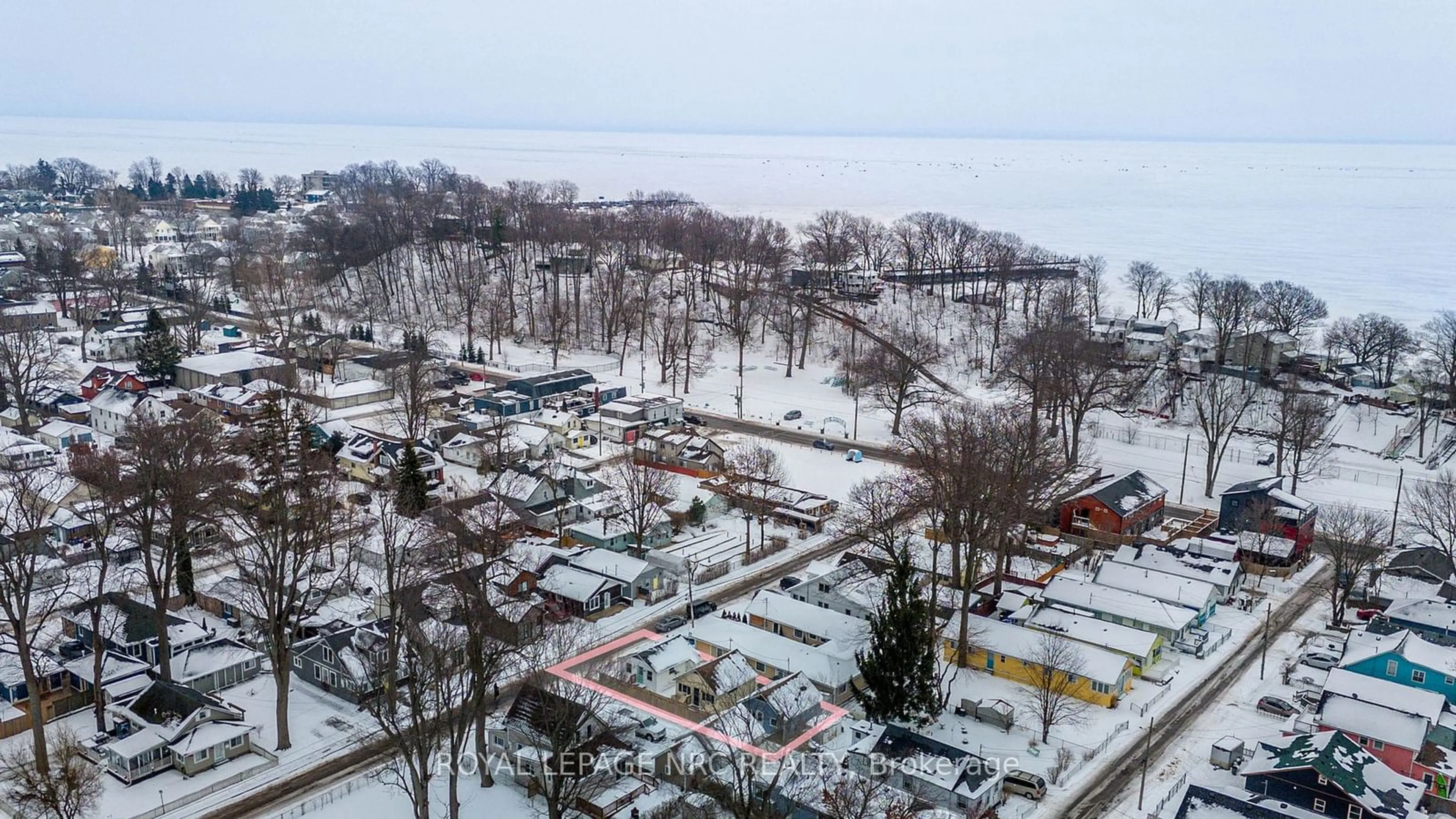 A pic from outside/outdoor area/front of a property/back of a property/a pic from drone, unknown for 387 Elmwood Ave, Fort Erie Ontario L0S 1B0