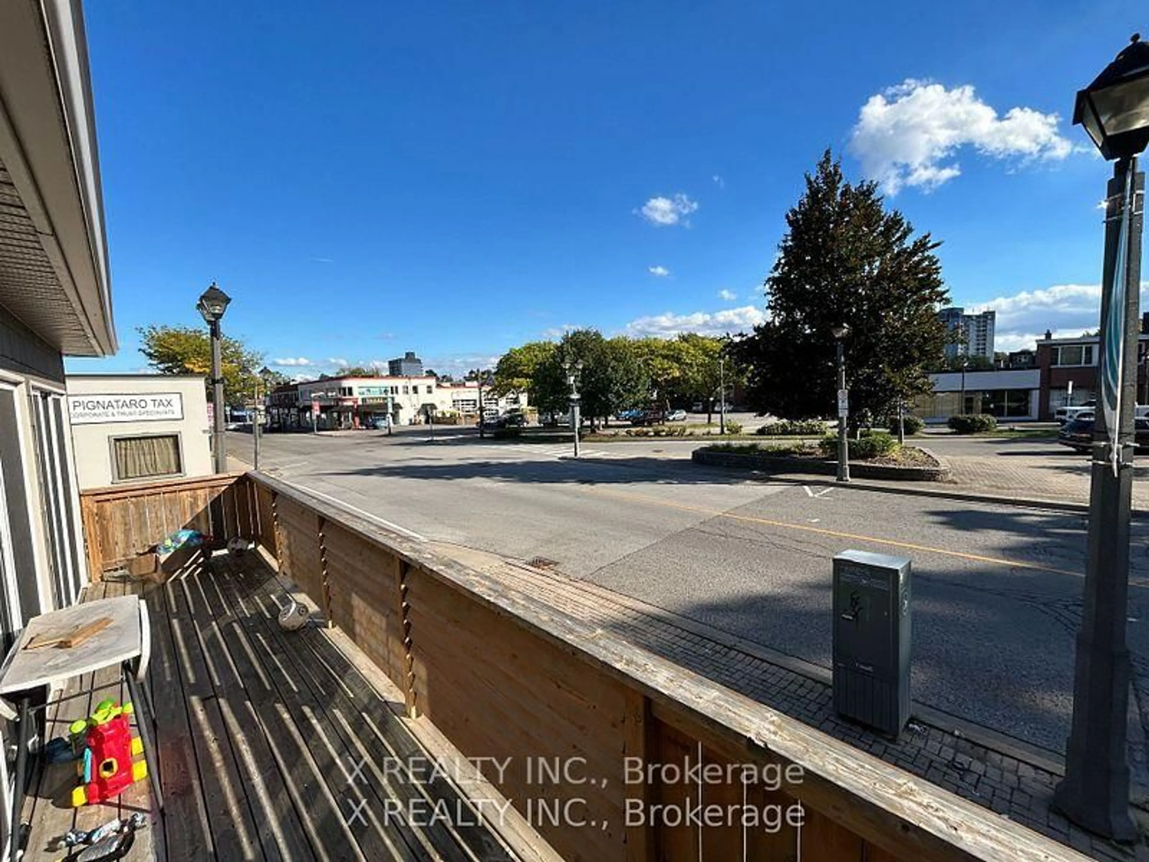 A pic from outside/outdoor area/front of a property/back of a property/a pic from drone, city buildings view from balcony for 4729 Queen St, Niagara Falls Ontario L2E 2M1