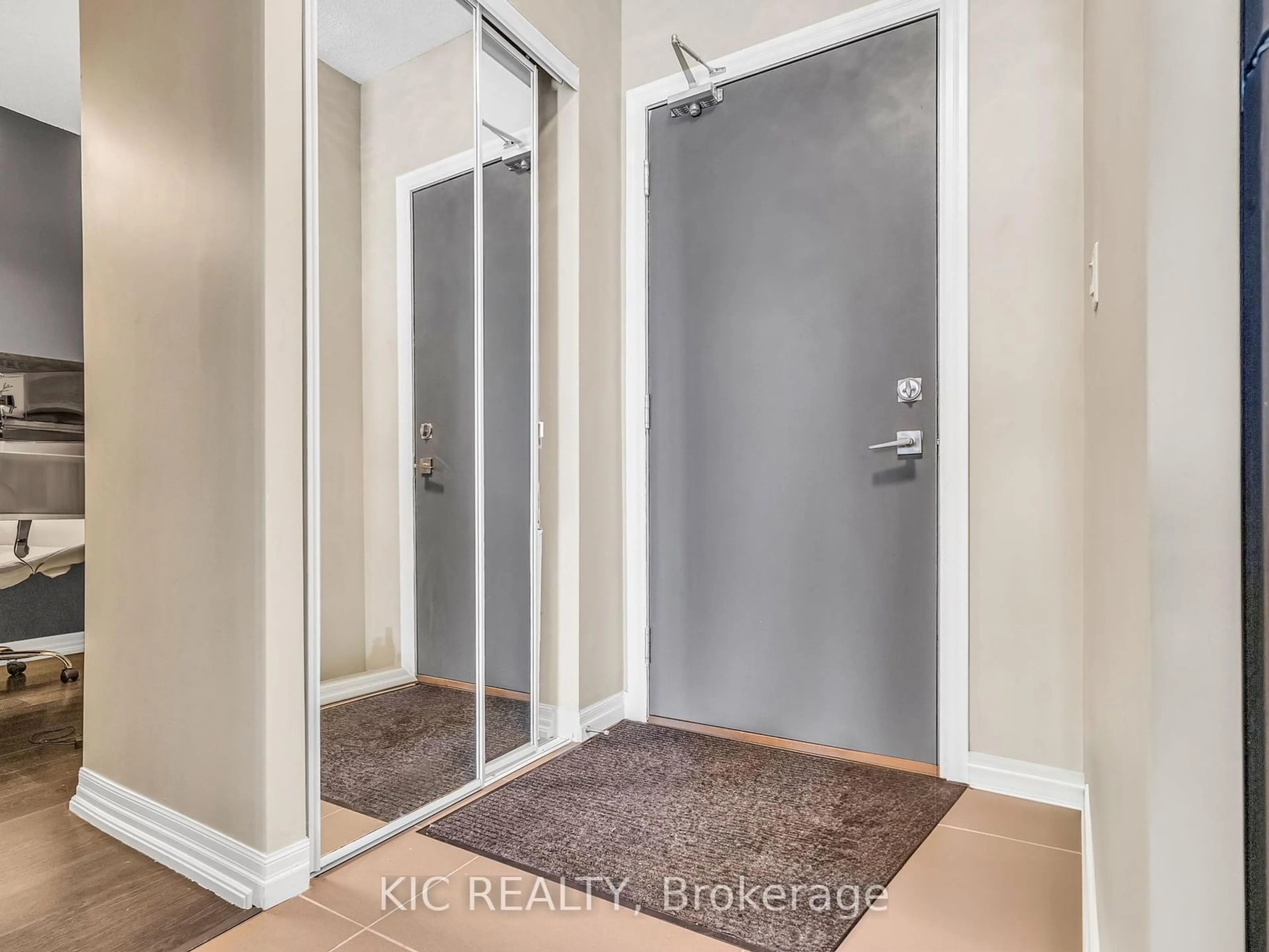 Indoor entryway for 560 North Service Rd #710, Grimsby Ontario L3M 0G3