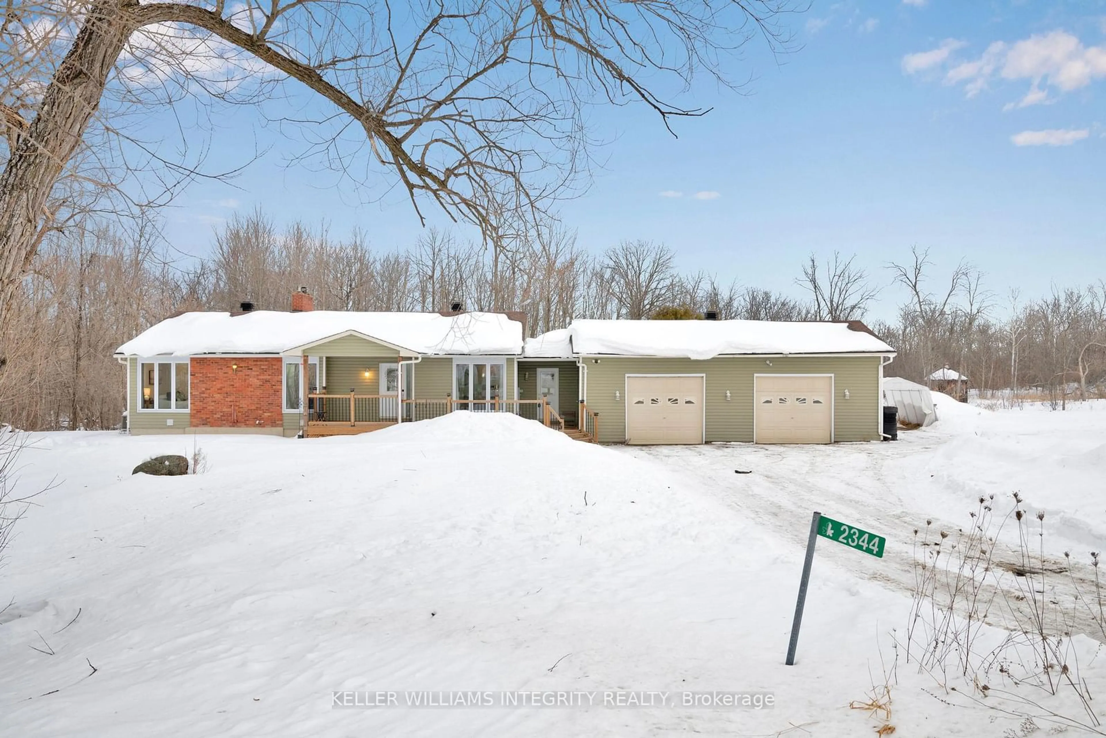 A pic from outside/outdoor area/front of a property/back of a property/a pic from drone, street for 2344 Old Second Line Rd, Ottawa Ontario K0A 1T0