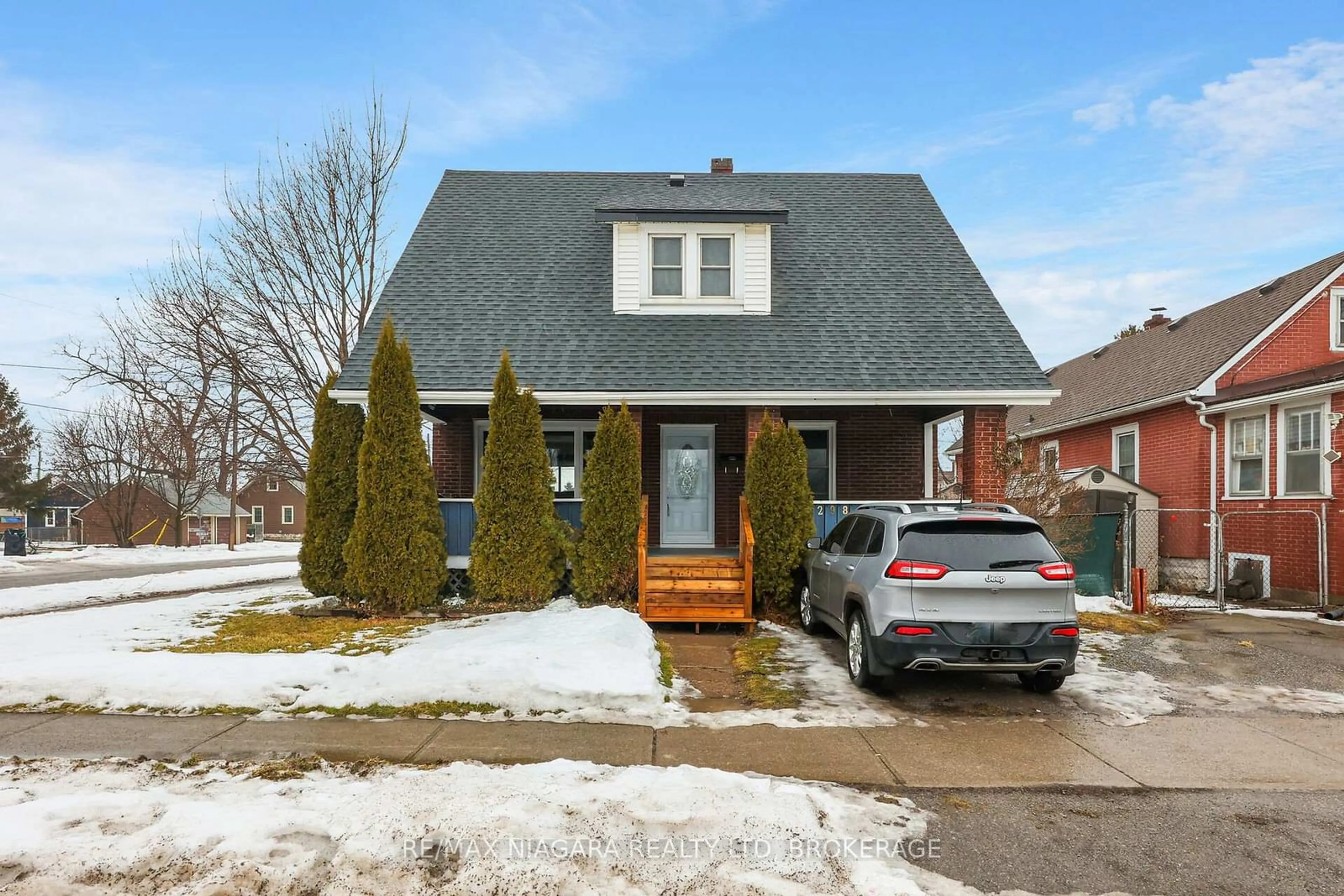 Home with brick exterior material, street for 298 Jarvis St, Fort Erie Ontario L2A 2S5