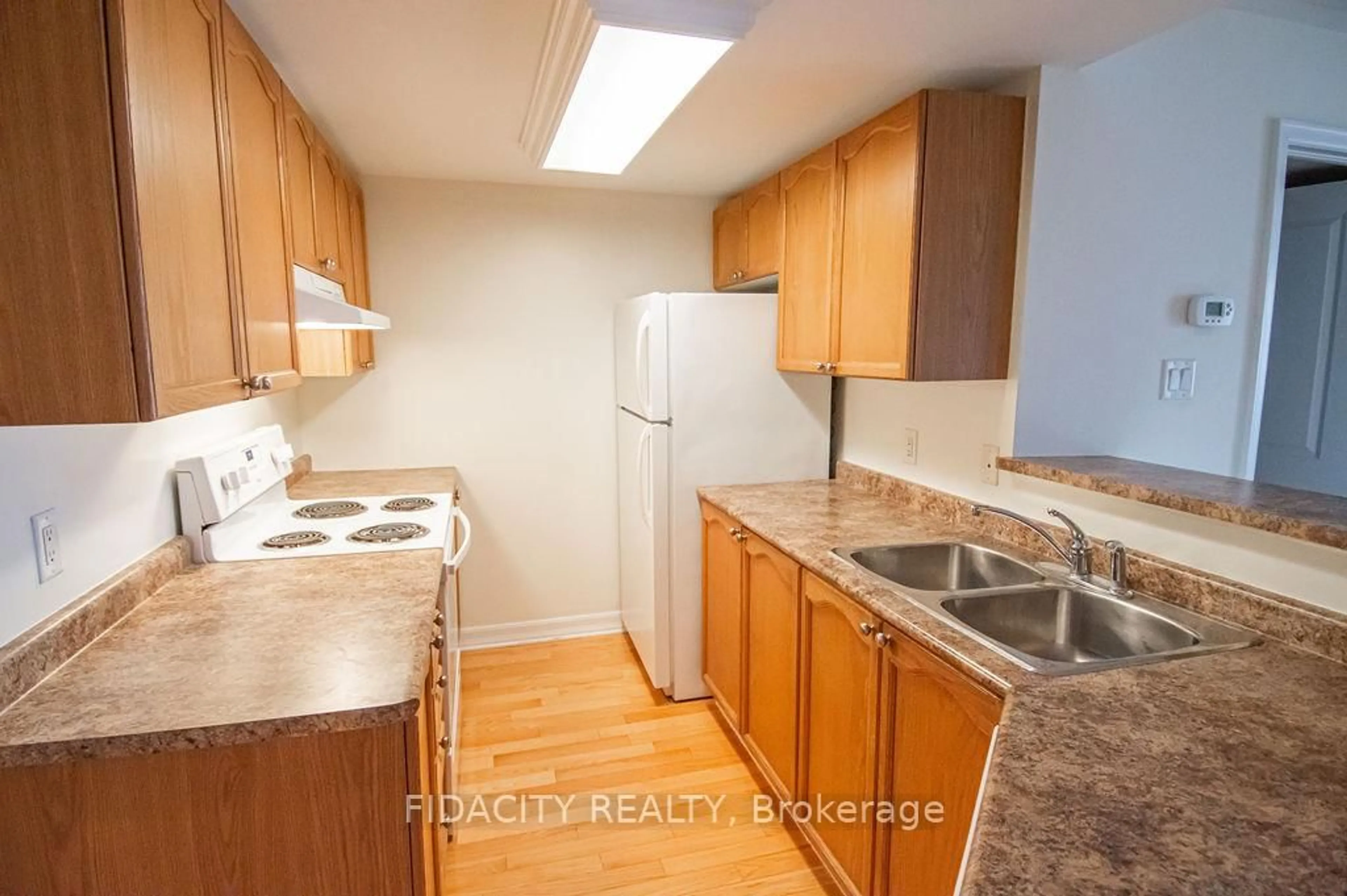 Standard kitchen, wood/laminate floor for 310 Central Park Dr #3A, Ottawa Ontario K2C 4G4