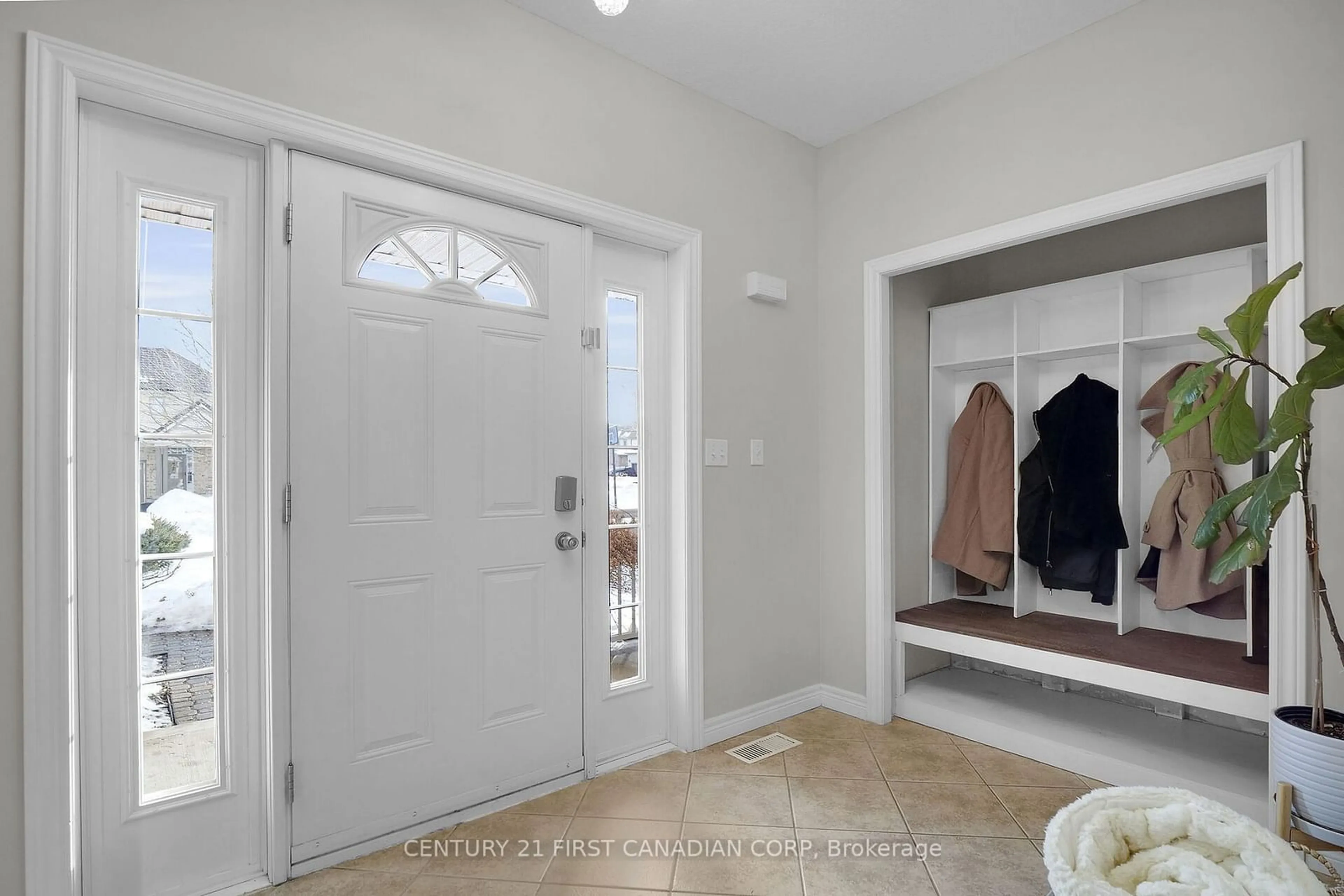 Indoor entryway for 2205 Lilac Ave, London Ontario N6K 5C5