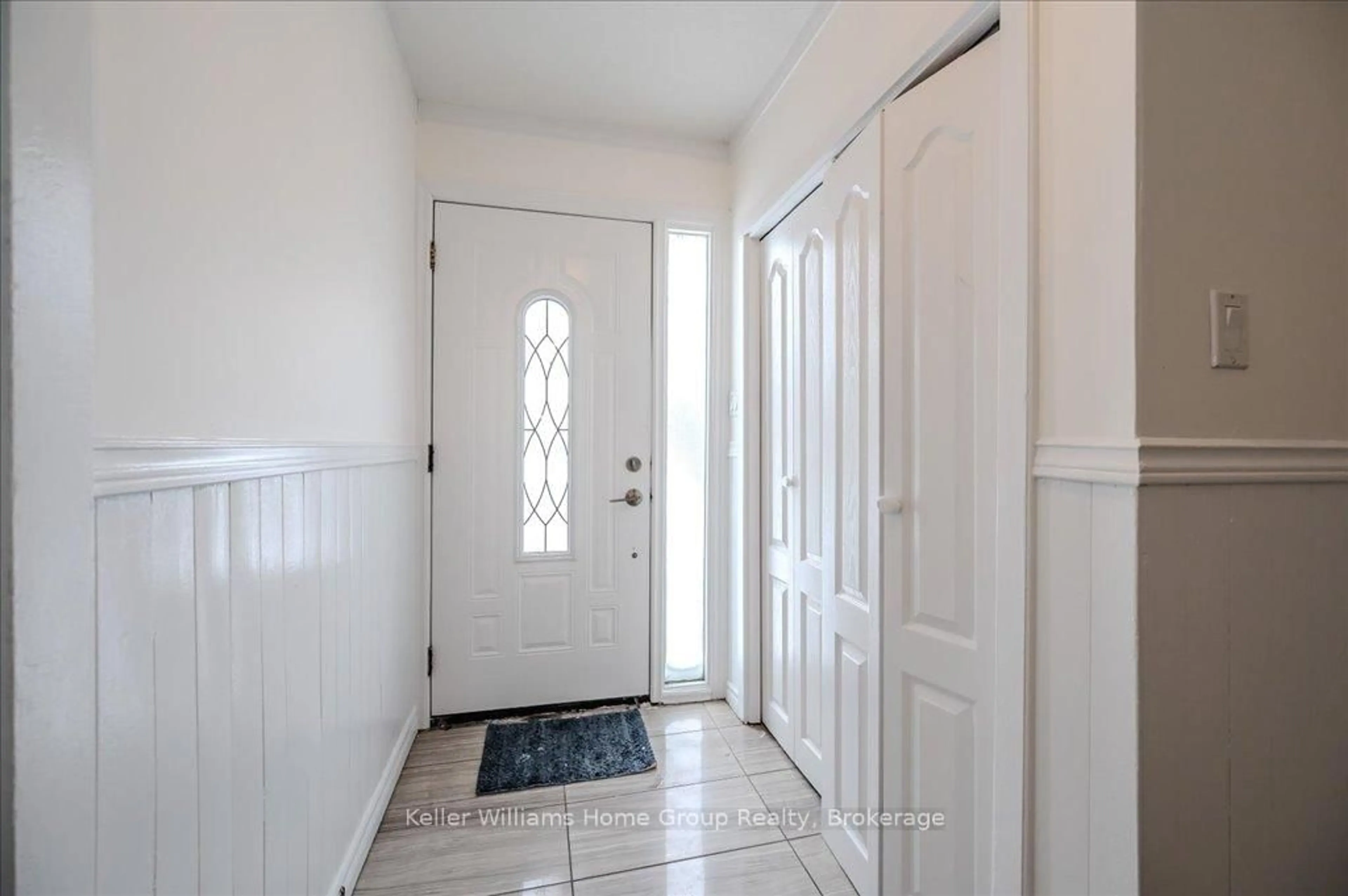 Indoor entryway for 29 Obermeyer Dr, Kitchener Ontario N2A 1P5