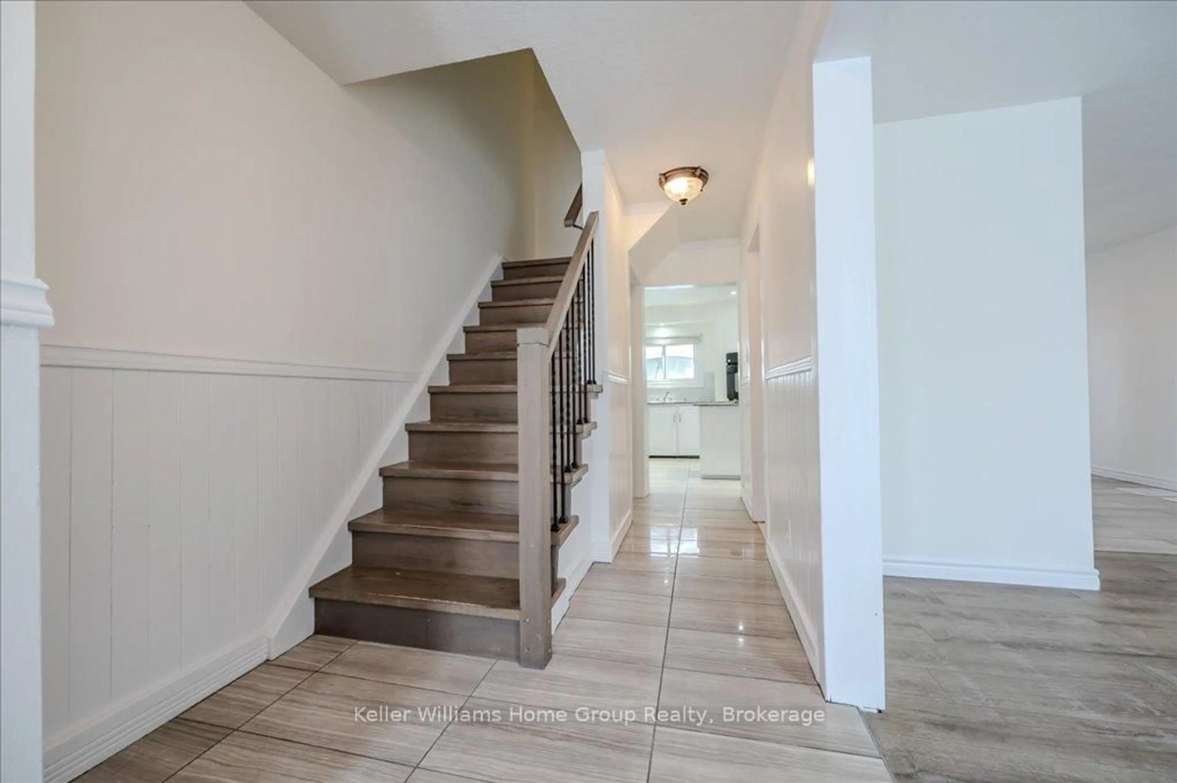 Indoor entryway for 29 Obermeyer Dr, Kitchener Ontario N2A 1P5