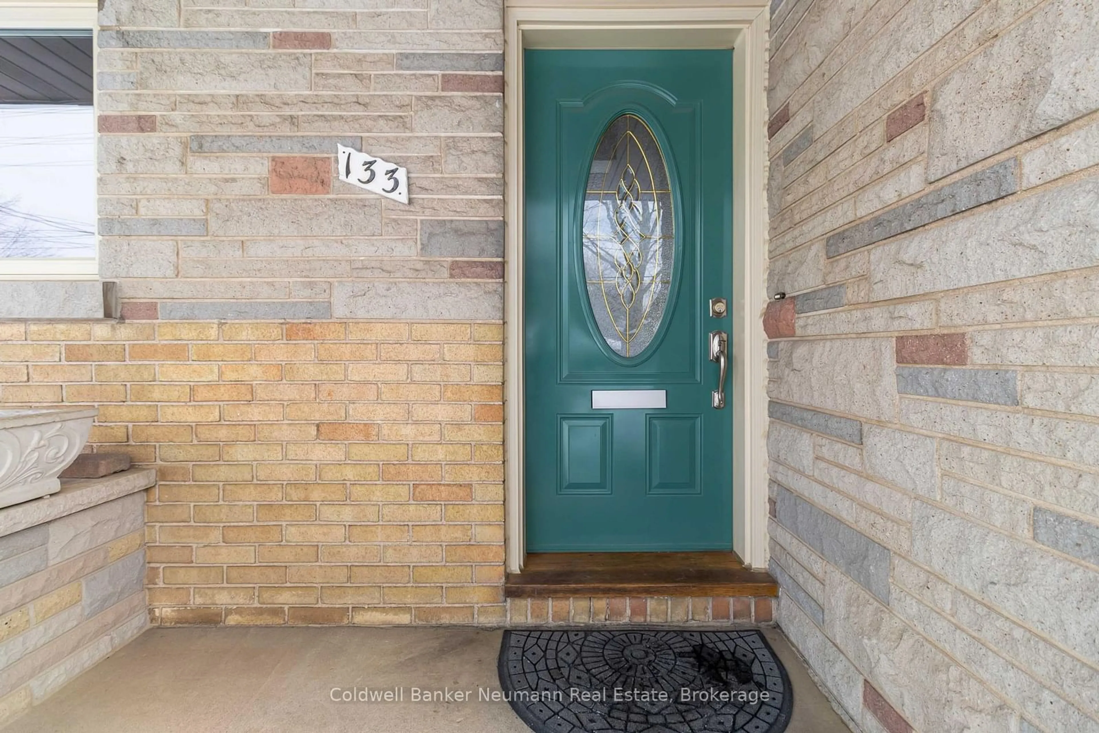 Indoor entryway for 133 Westmount Rd, Guelph Ontario N1H 5J3