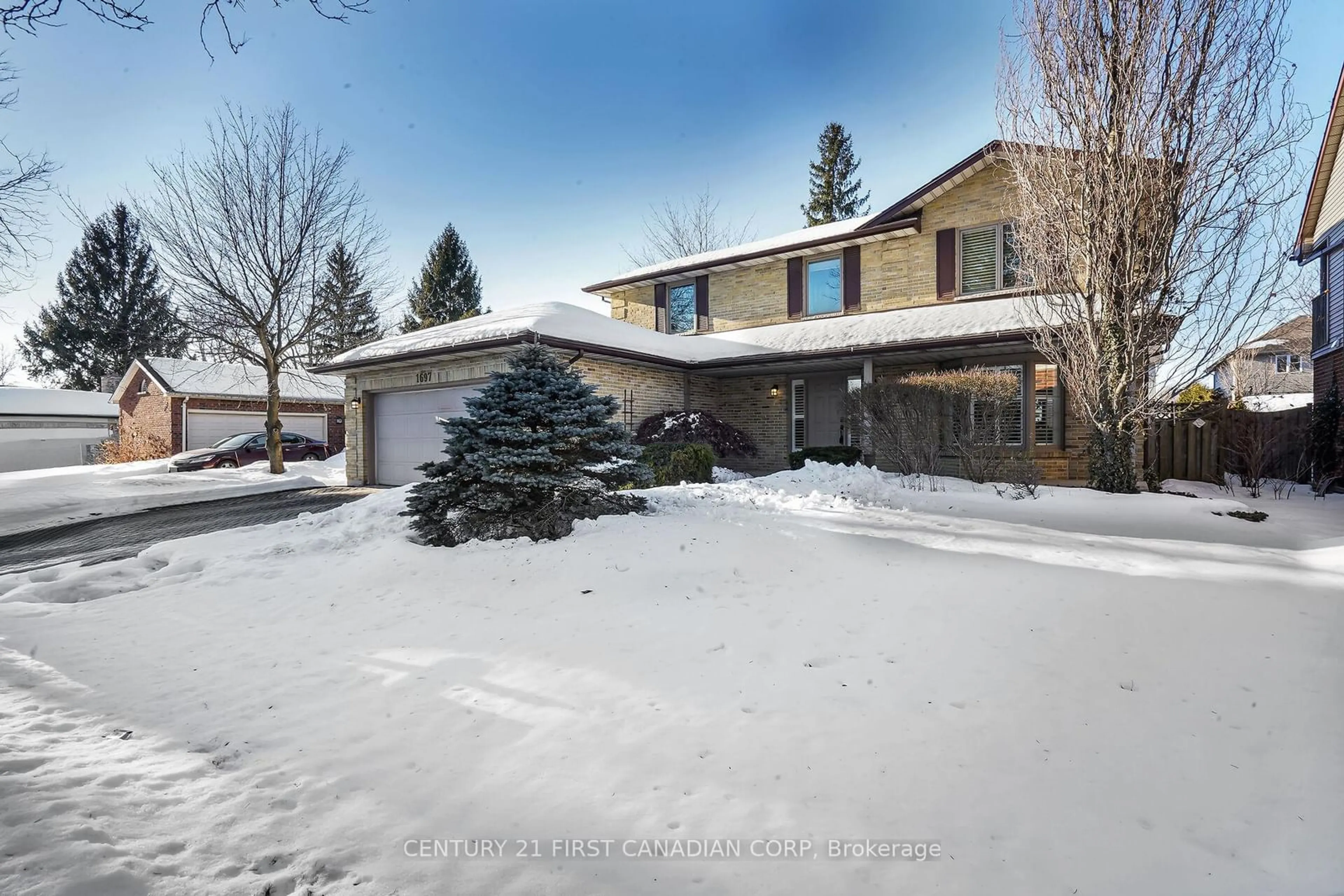 A pic from outside/outdoor area/front of a property/back of a property/a pic from drone, street for 1697 Phillbrook Cres, London Ontario N5X 2Z4