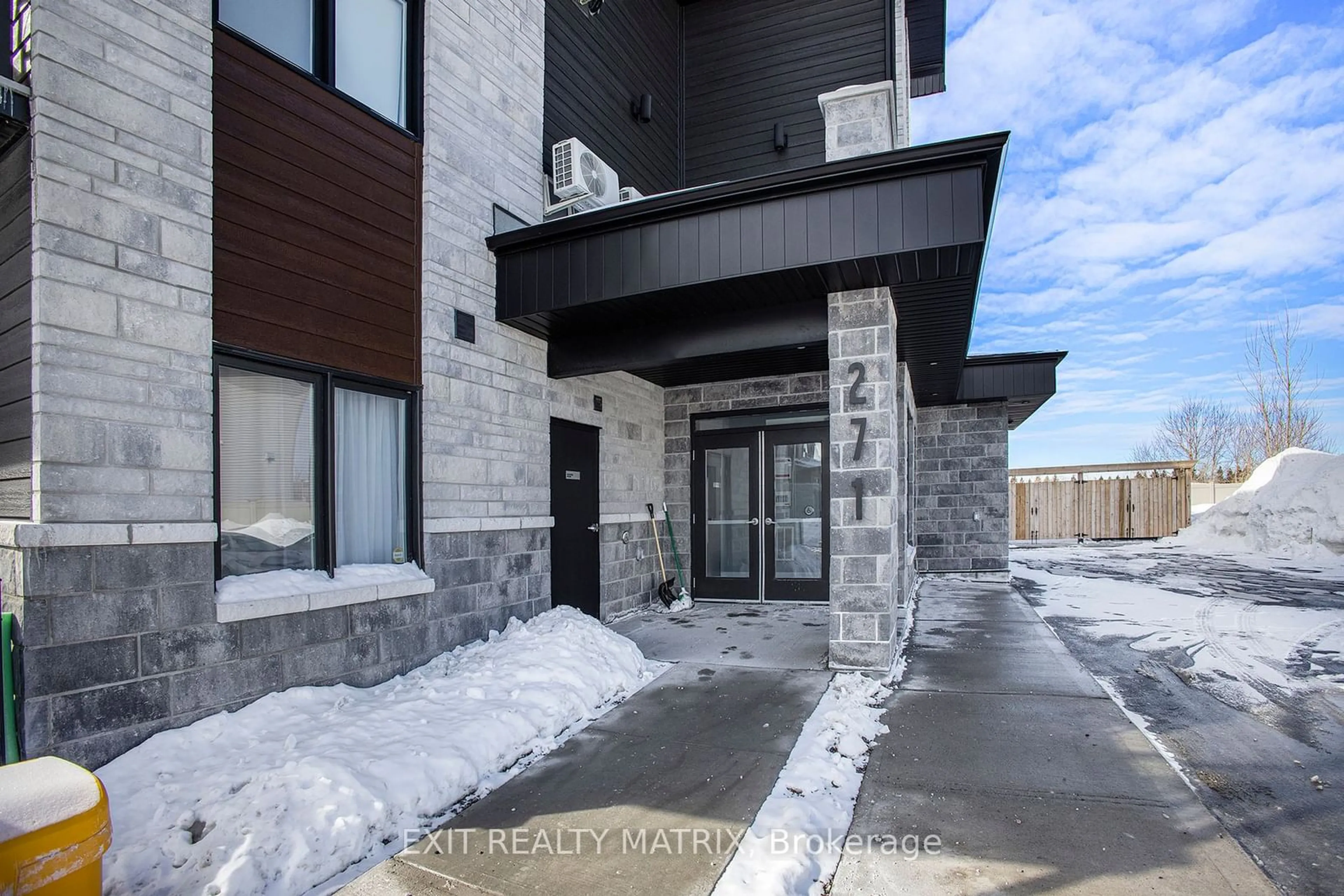 Indoor entryway for 271 Belfort St #103, Russell Ontario K0A 1W0