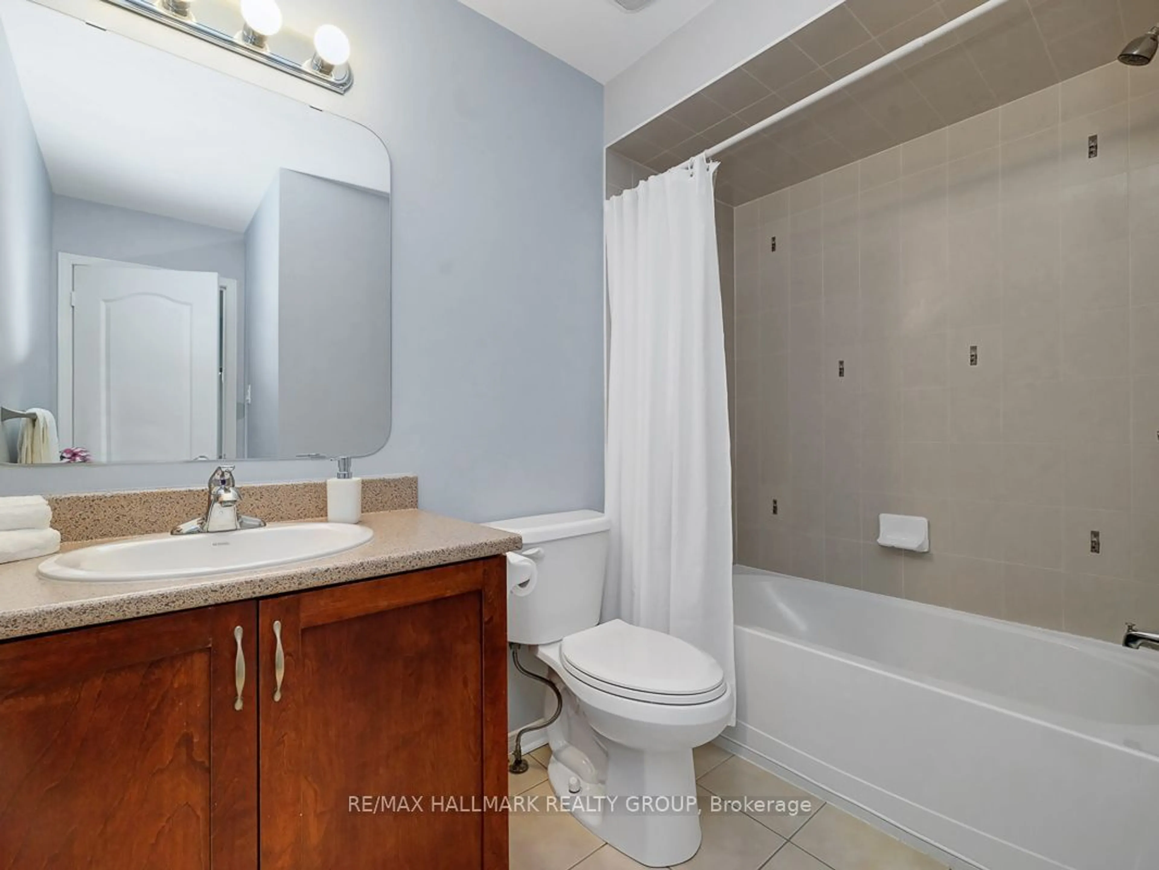 Standard bathroom, unknown for 1408 Comfrey Cres, Orleans - Cumberland and Area Ontario K4A 0E9