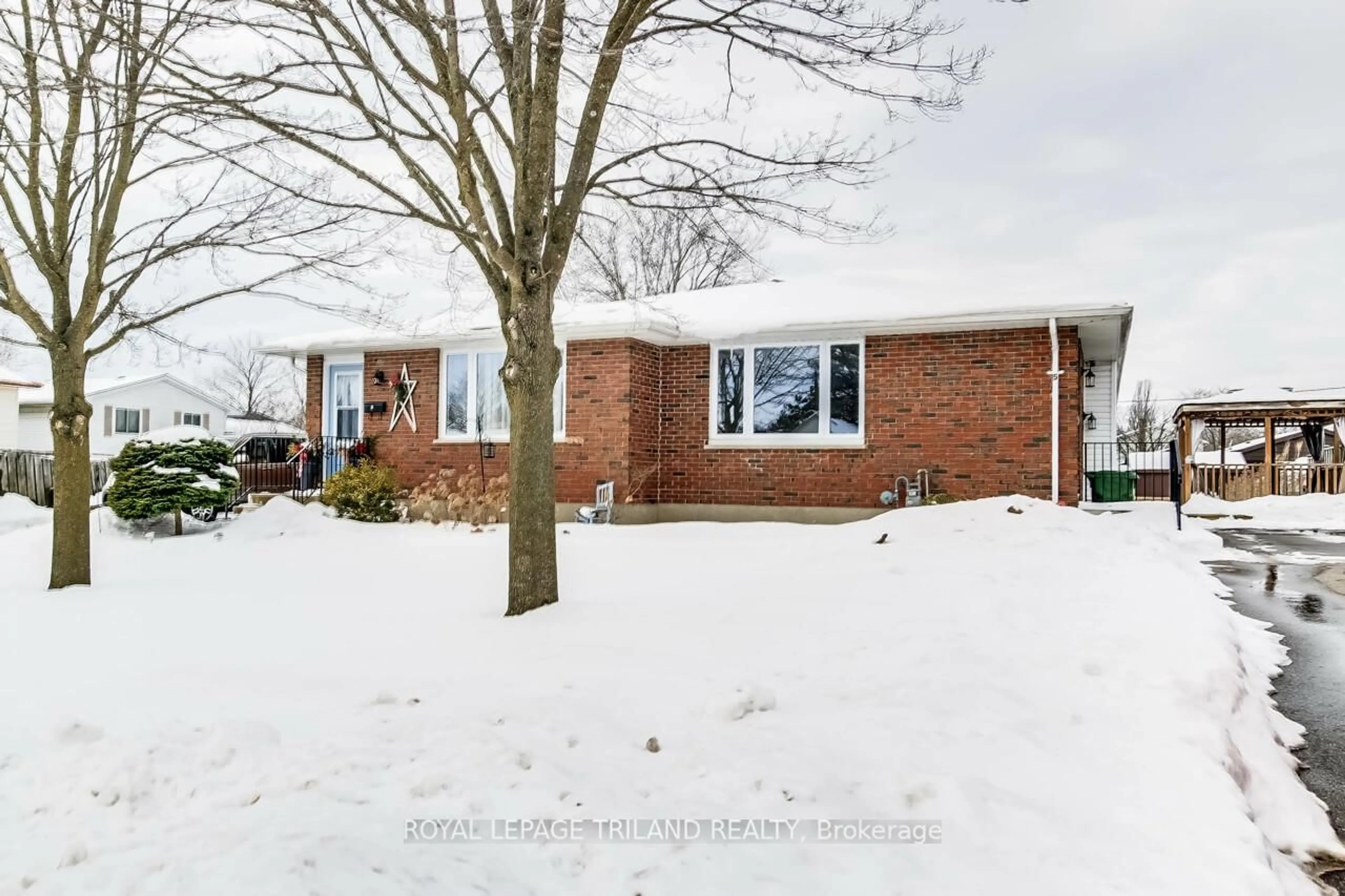 Home with brick exterior material, street for 5 Vanier Pl, St. Thomas Ontario N5R 5L2